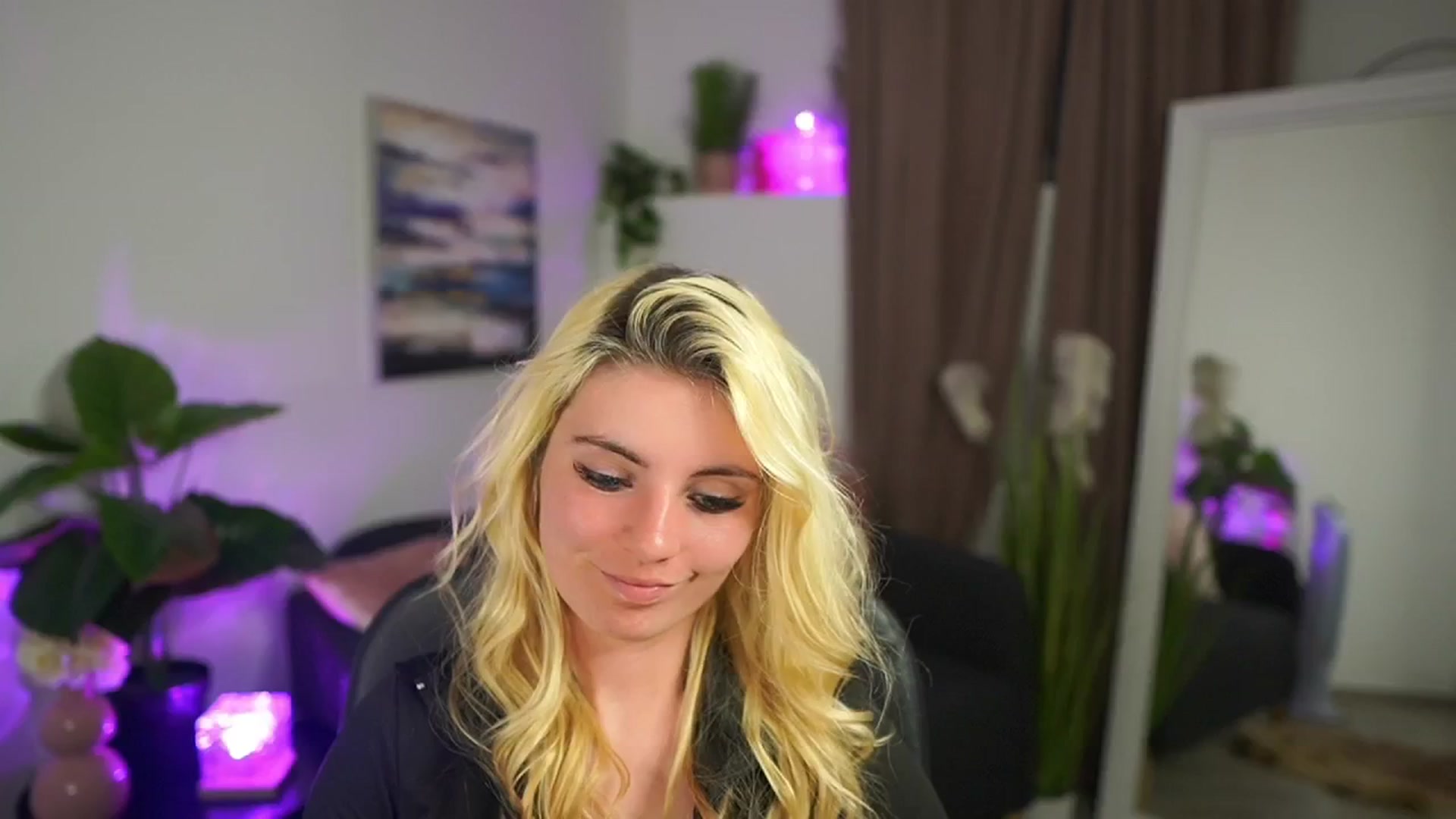 Gallery image thumbnail from Jetpearl74's myfreecams stream on, 04/12/2026, 23:59 image 5 of 20