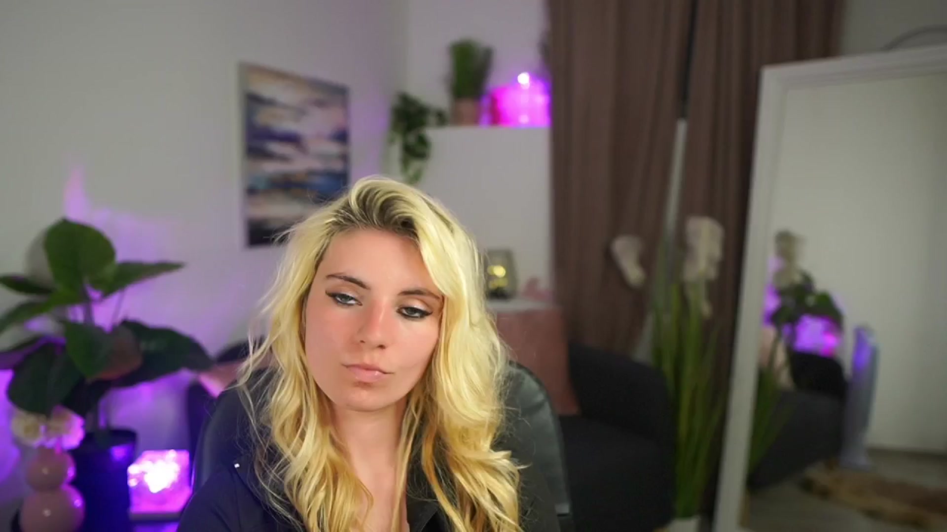 Gallery image thumbnail from Jetpearl74's myfreecams stream on, 04/12/2026, 23:59 image 18 of 20