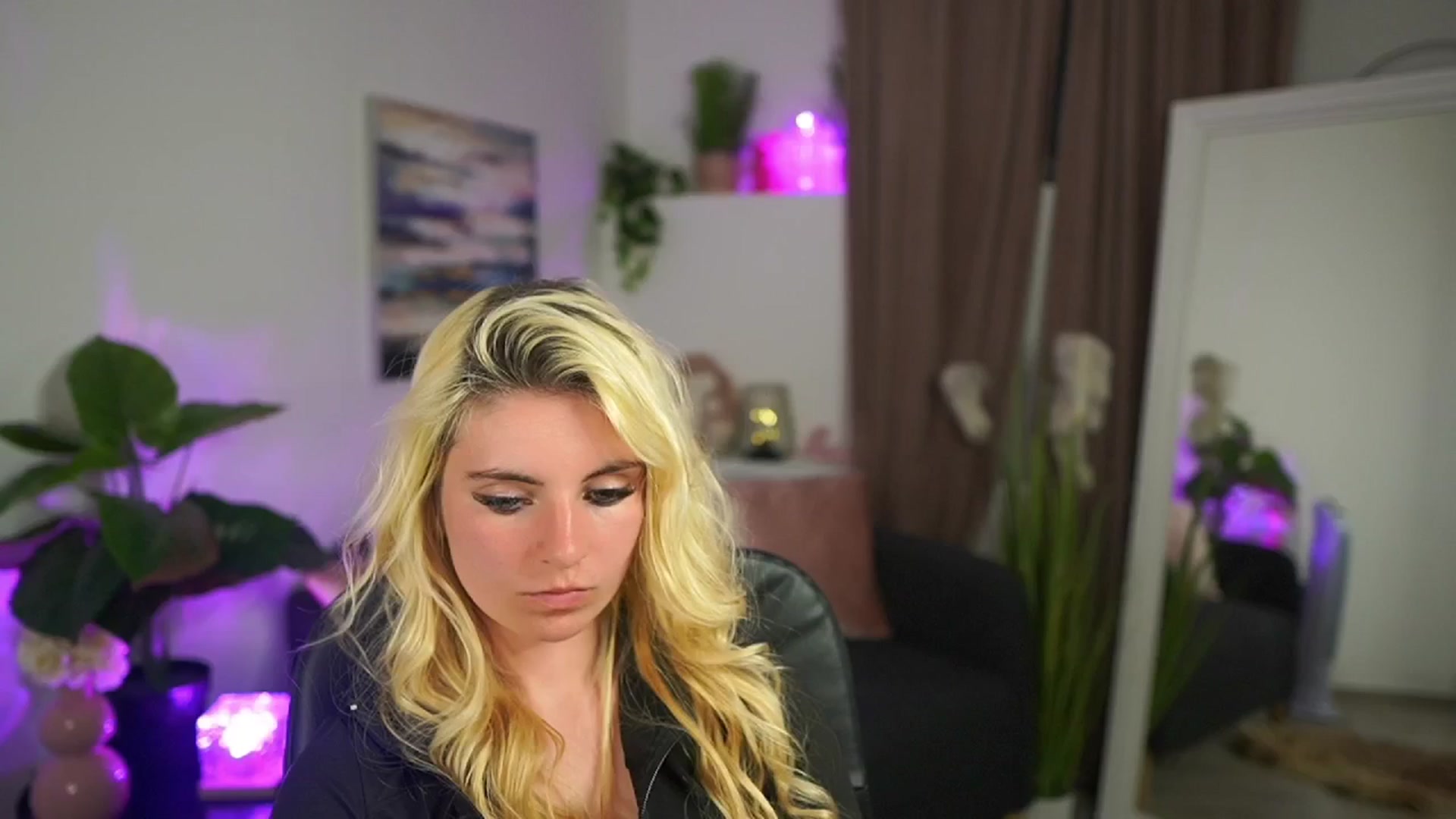 Gallery image thumbnail from Jetpearl74's myfreecams stream on, 04/12/2026, 23:59 image 19 of 20