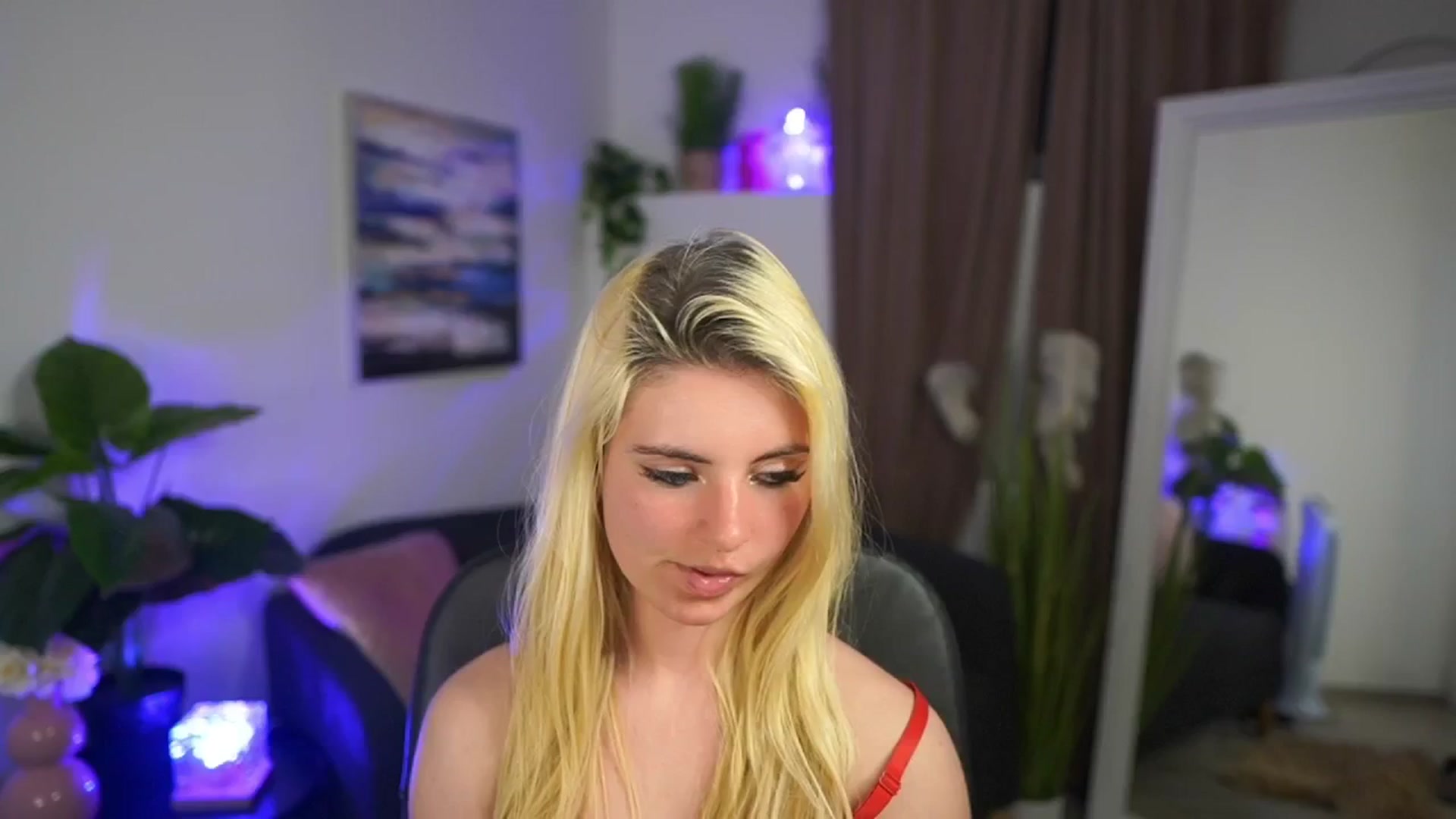 Gallery image thumbnail from Jetpearl74's myfreecams stream on, 04/16/2026, 22:01 image 6 of 20