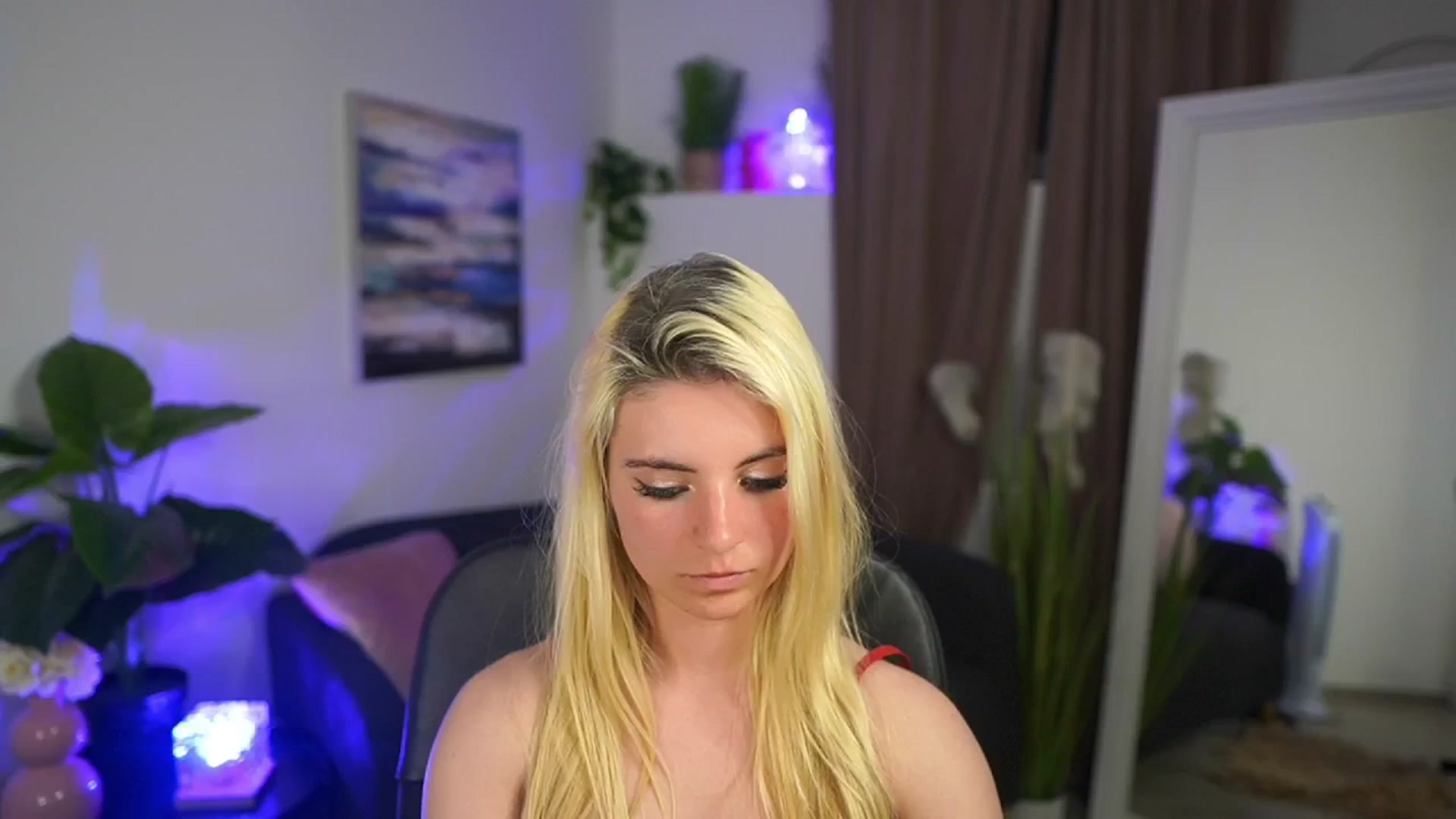 Gallery image thumbnail from Jetpearl74's myfreecams stream on, 04/16/2026, 22:01 image 12 of 20