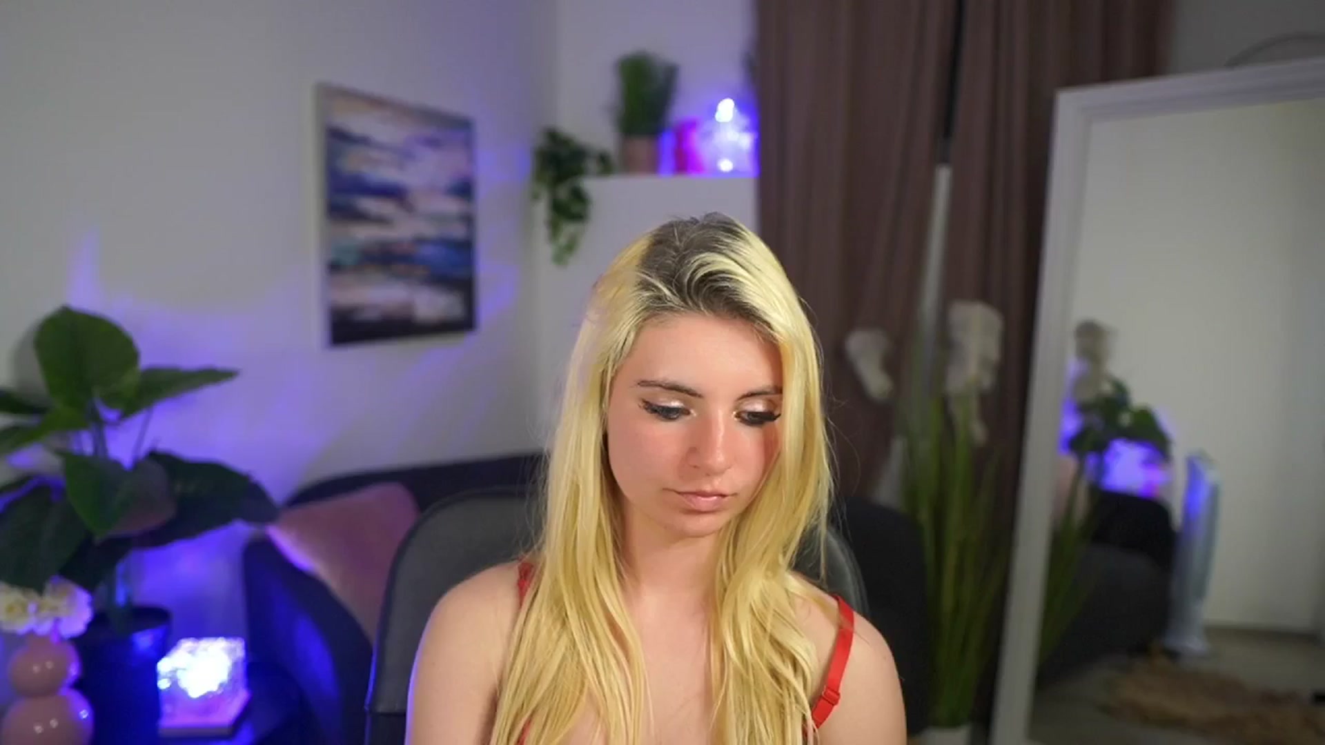 Gallery image thumbnail from Jetpearl74's myfreecams stream on, 04/16/2026, 22:01 image 16 of 20