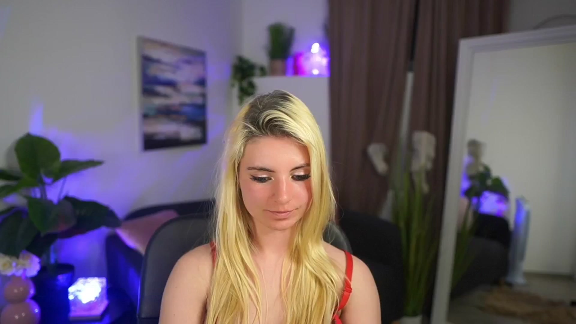 Gallery image thumbnail from Jetpearl74's myfreecams stream on, 04/16/2026, 22:01 image 14 of 20