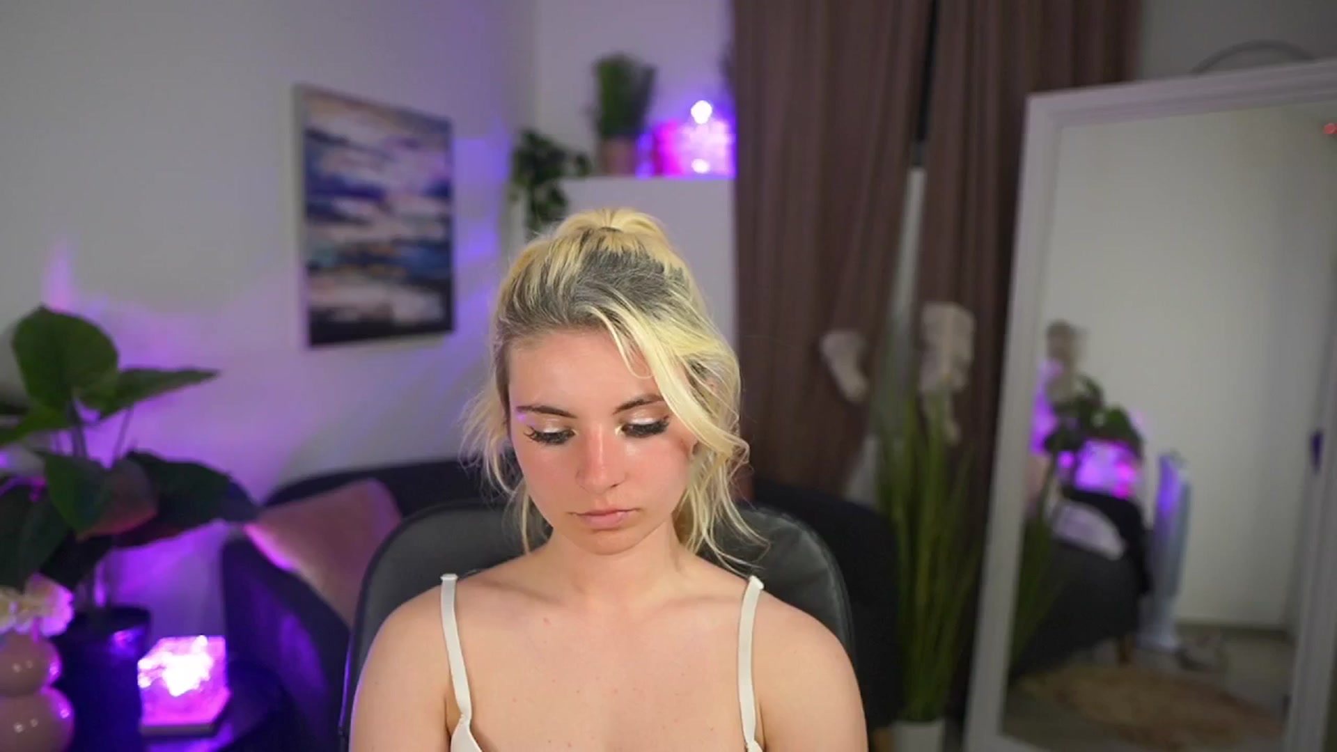 Gallery image thumbnail from Jetpearl74's myfreecams stream on, 04/22/2026, 21:02 image 2 of 20