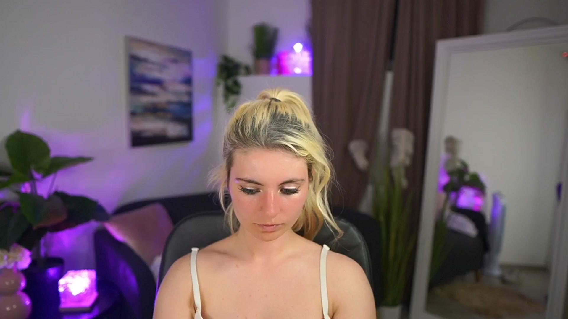 Gallery image thumbnail from Jetpearl74's myfreecams stream on, 04/22/2026, 21:02 image 12 of 20