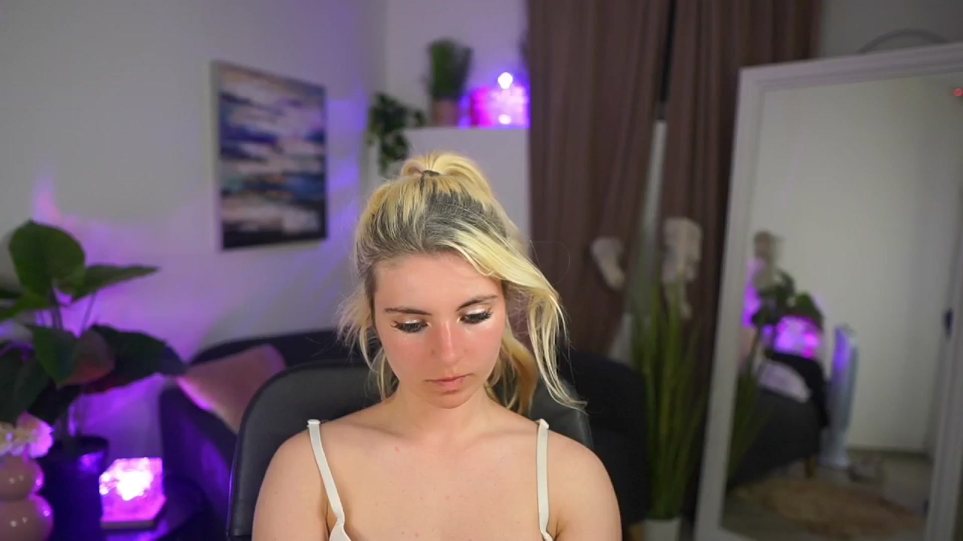 Gallery image thumbnail from Jetpearl74's myfreecams stream on, 04/22/2026, 21:02 image 15 of 20