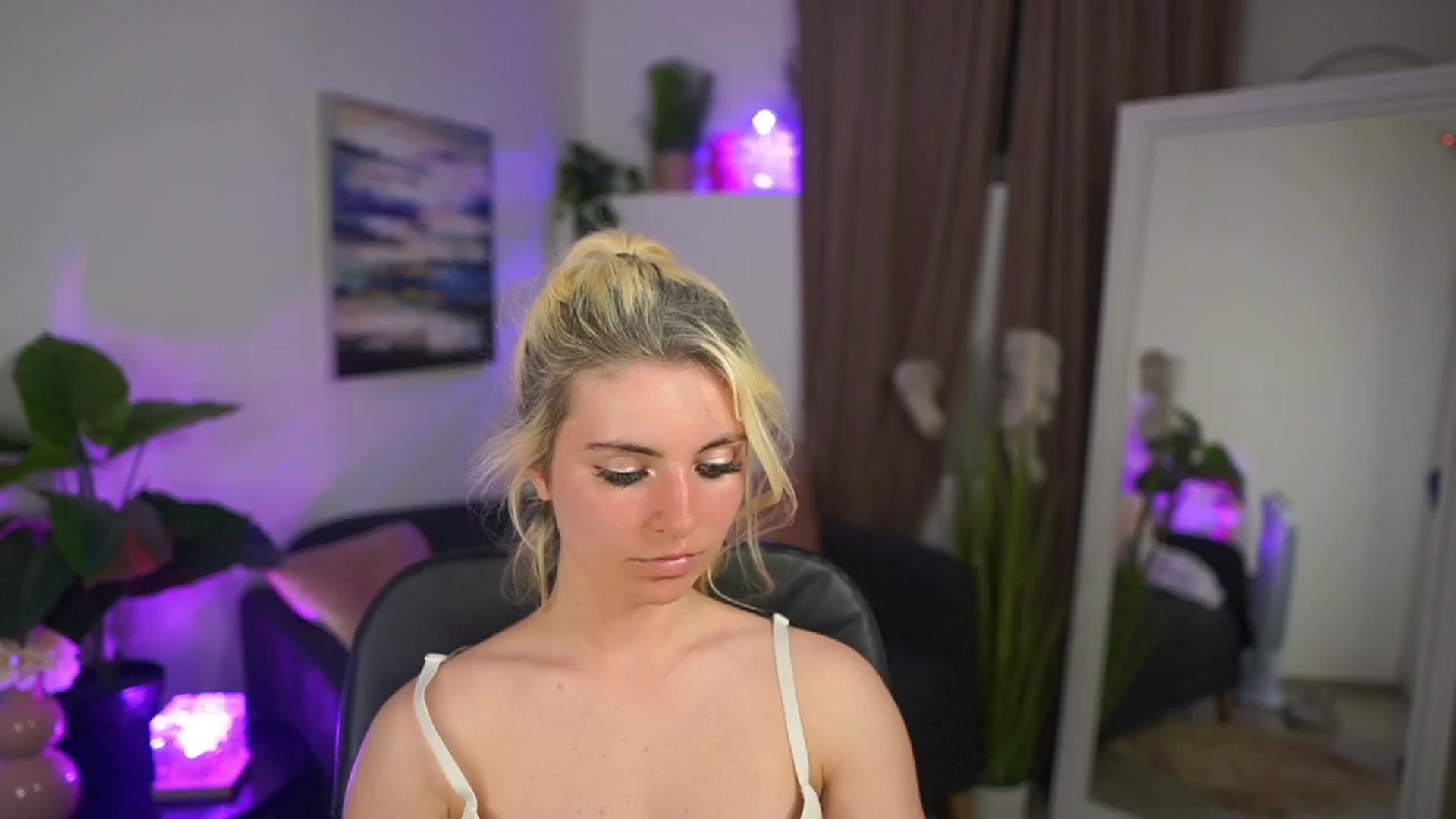 Gallery image thumbnail from Jetpearl74's myfreecams stream on, 04/22/2026, 21:02 image 7 of 20