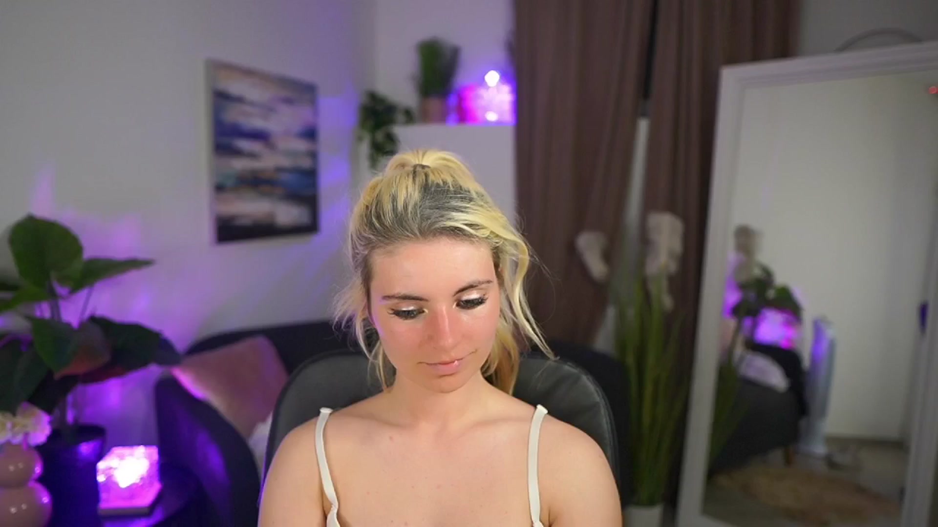 Gallery image thumbnail from Jetpearl74's myfreecams stream on, 04/22/2026, 21:02 image 11 of 20
