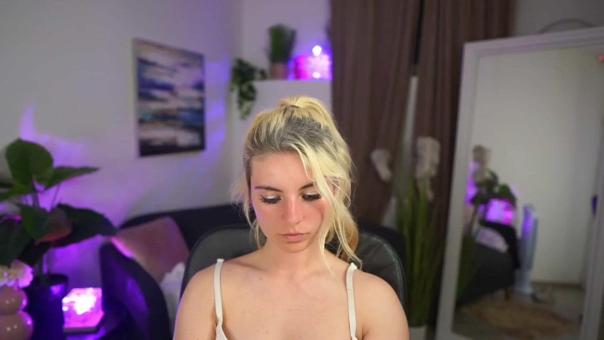 Gallery image thumbnail from Jetpearl74's myfreecams stream on, 04/22/2026, 21:02 image 9 of 20