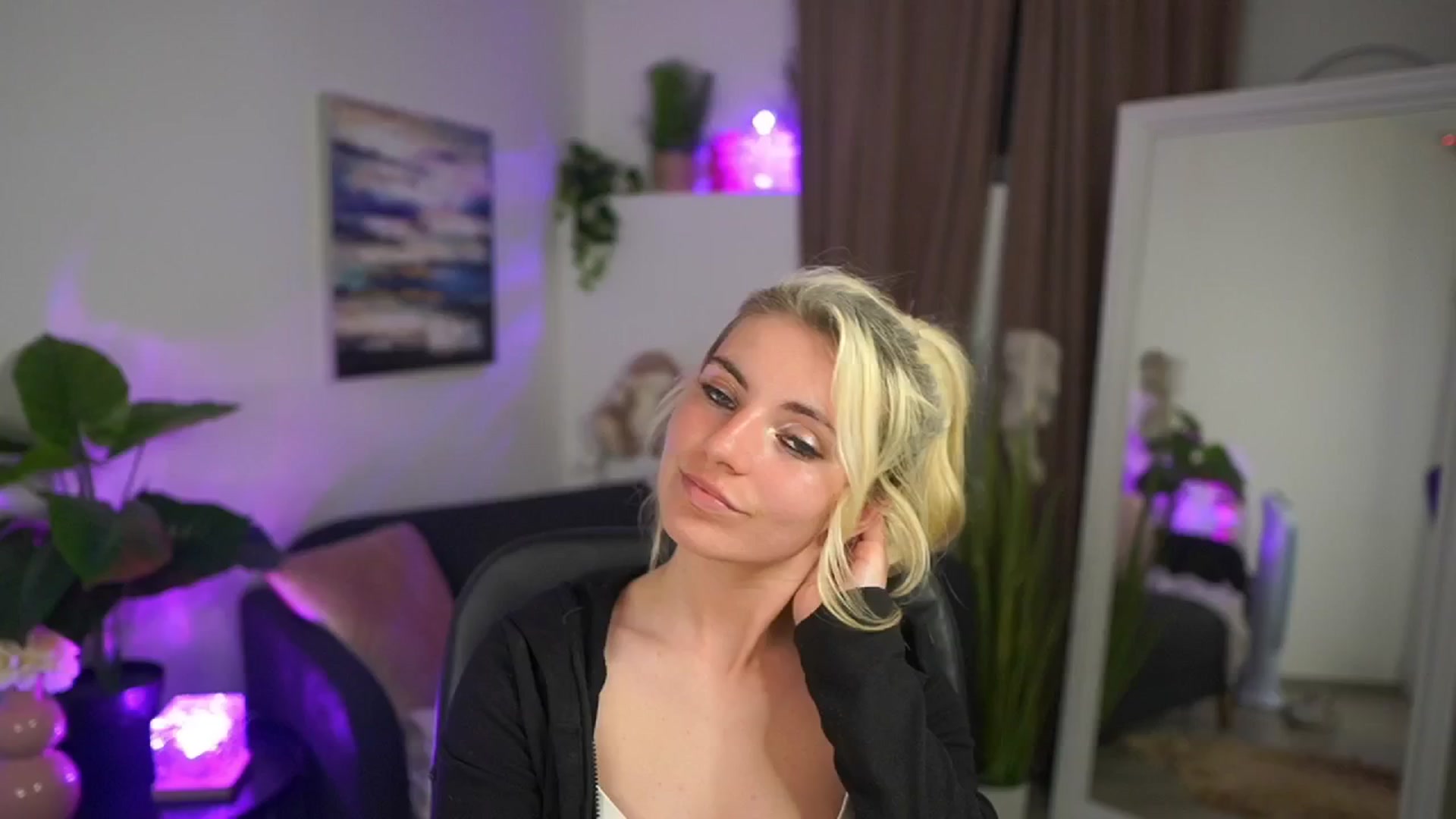 Gallery image thumbnail from Jetpearl74's myfreecams stream on, 04/22/2026, 22:37 image 14 of 20