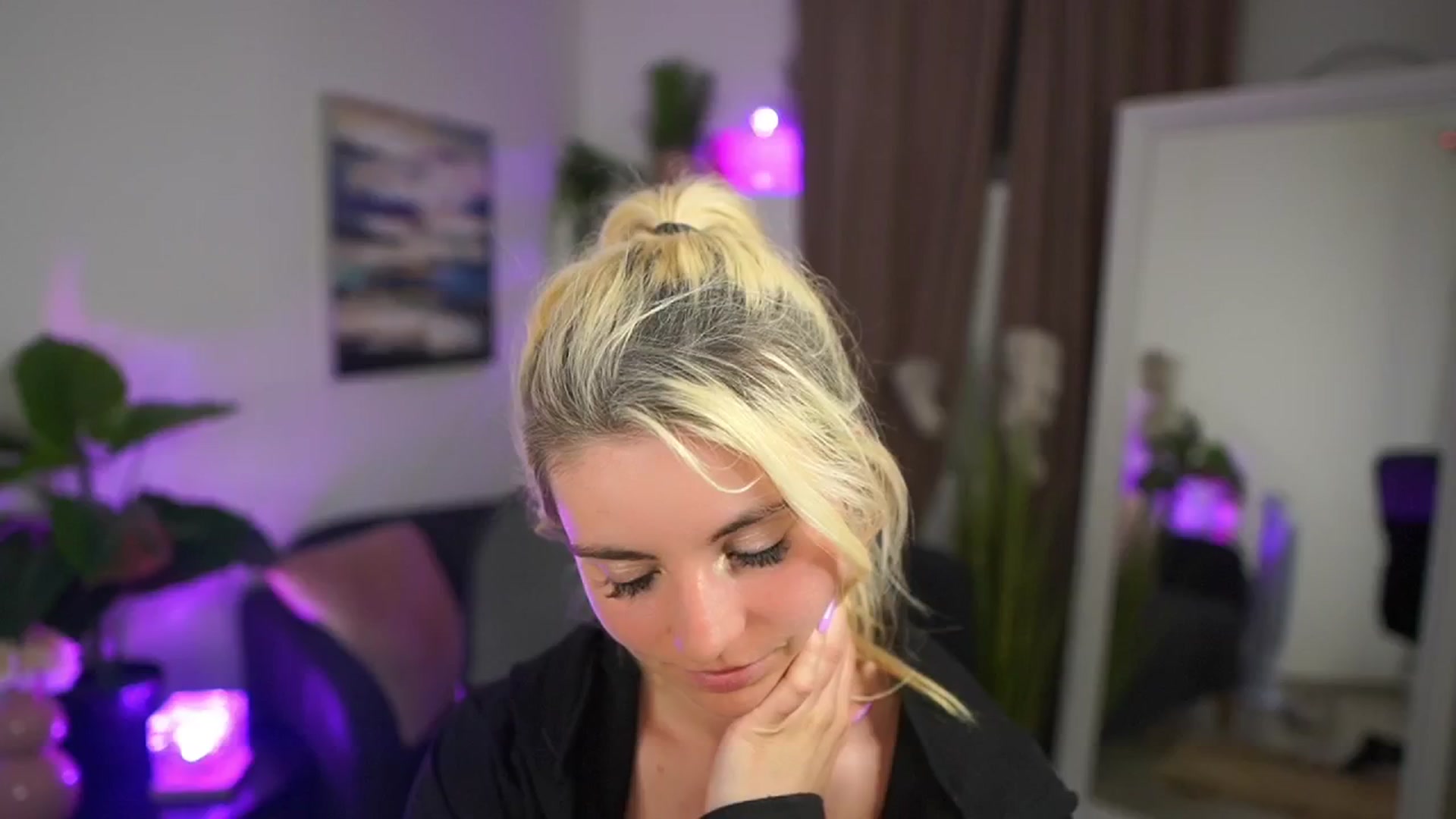Gallery image thumbnail from Jetpearl74's myfreecams stream on, 04/22/2026, 23:40 image 18 of 20
