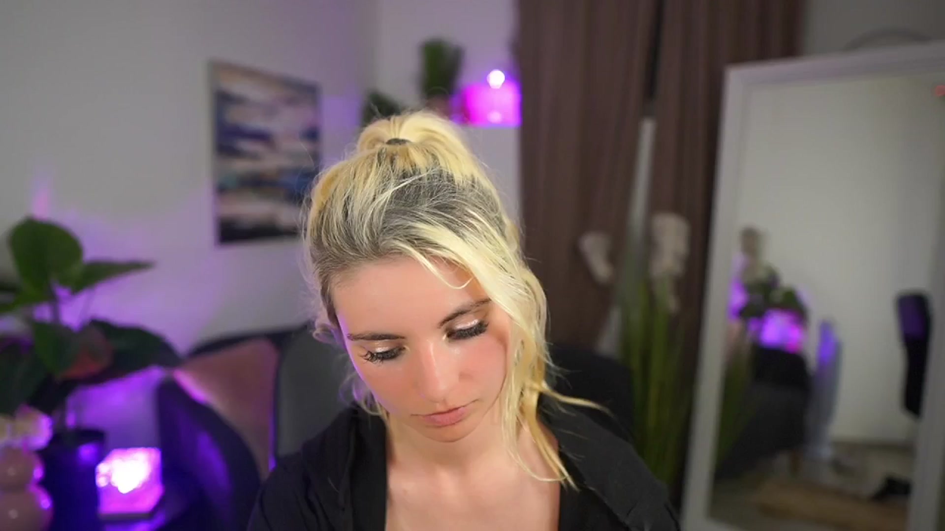 Gallery image thumbnail from Jetpearl74's myfreecams stream on, 04/22/2026, 23:40 image 17 of 20