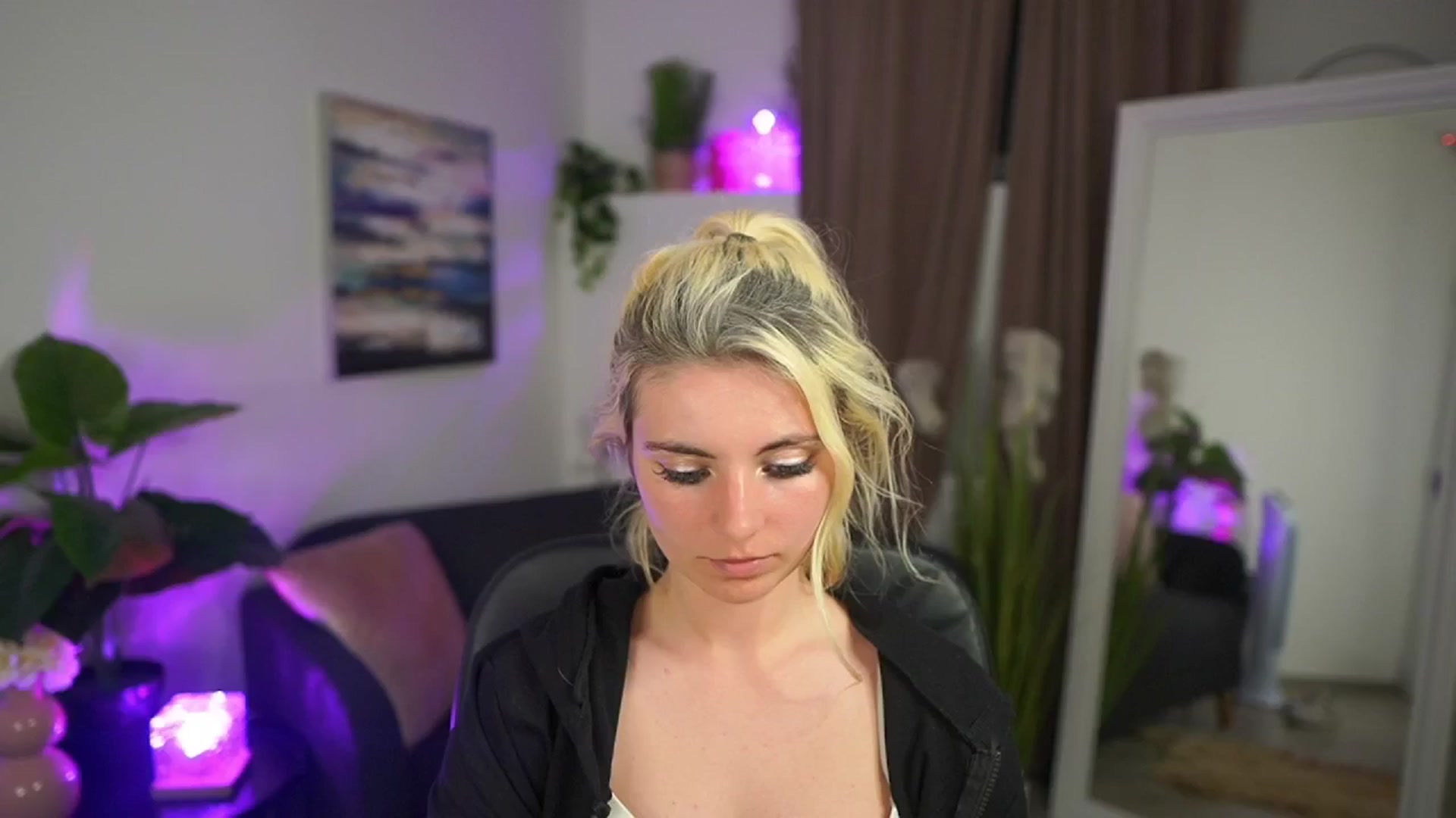 Gallery image thumbnail from Jetpearl74's myfreecams stream on, 04/22/2026, 23:40 image 14 of 20