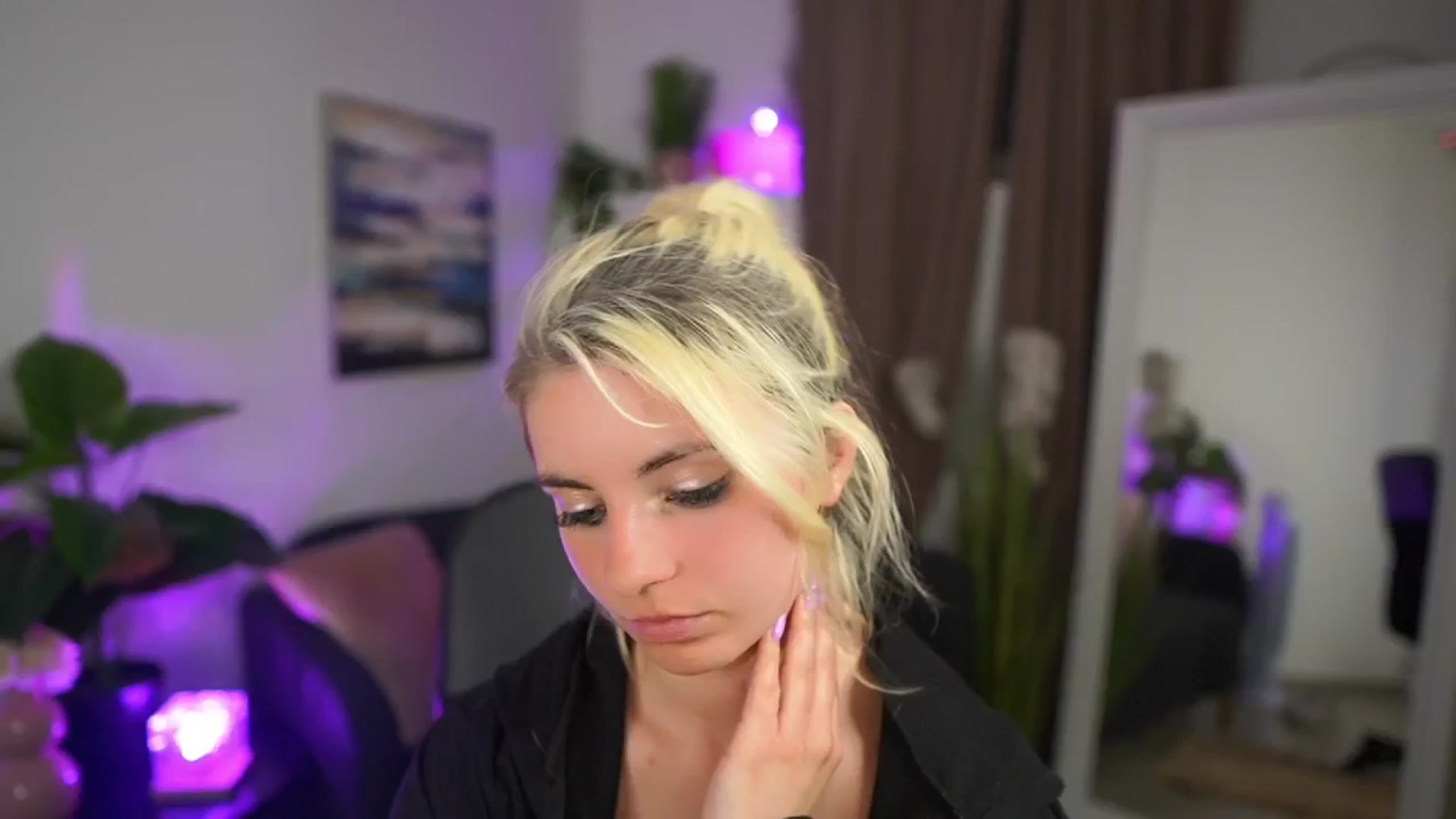 Gallery image thumbnail from Jetpearl74's myfreecams stream on, 04/22/2026, 23:40 image 19 of 20