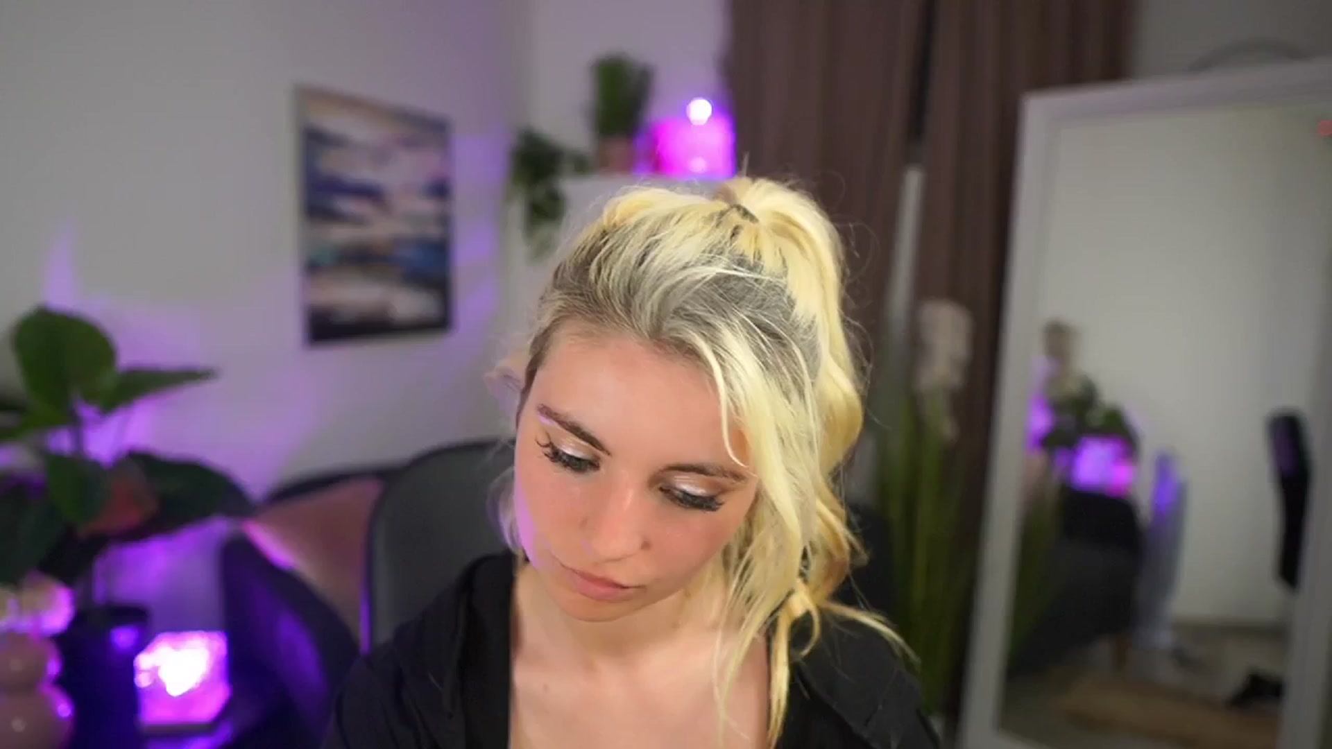 Gallery image thumbnail from Jetpearl74's myfreecams stream on, 04/22/2026, 23:40 image 16 of 20