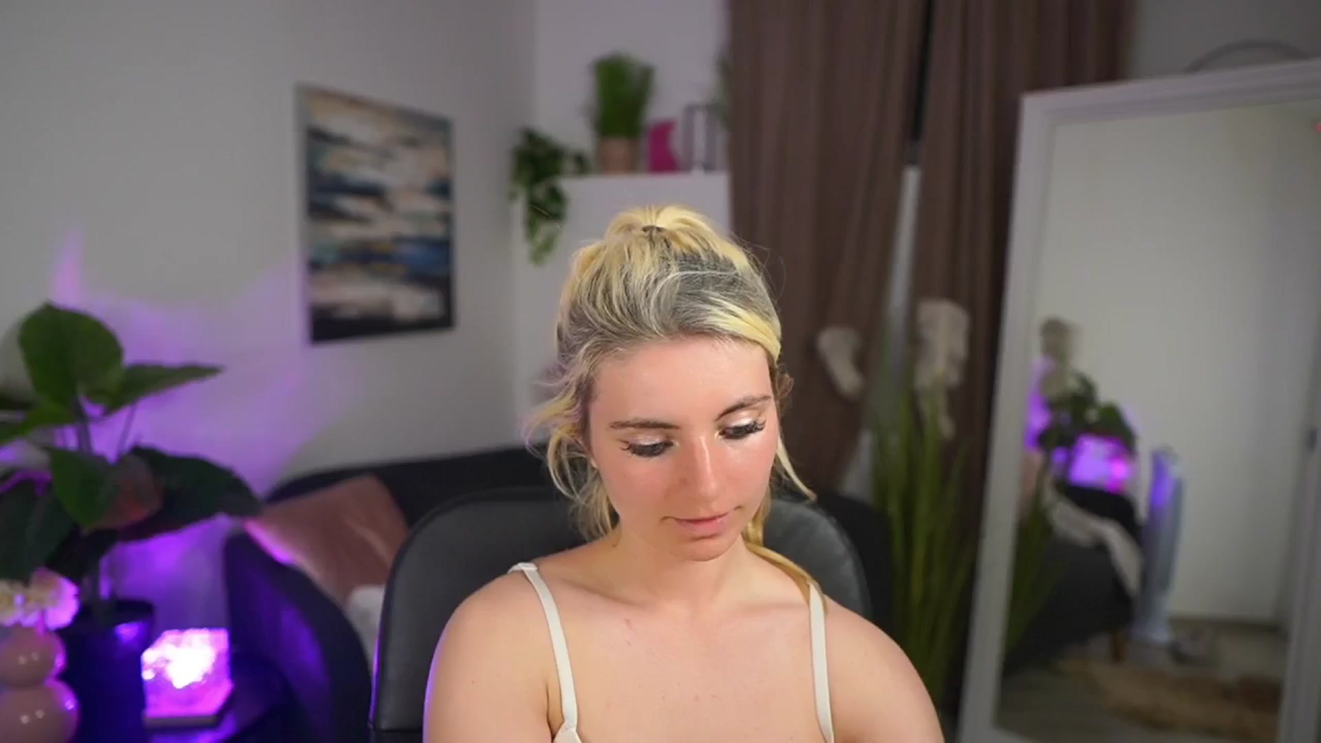 Gallery image thumbnail from Jetpearl74's myfreecams stream on, 04/23/2026, 01:08 image 16 of 20