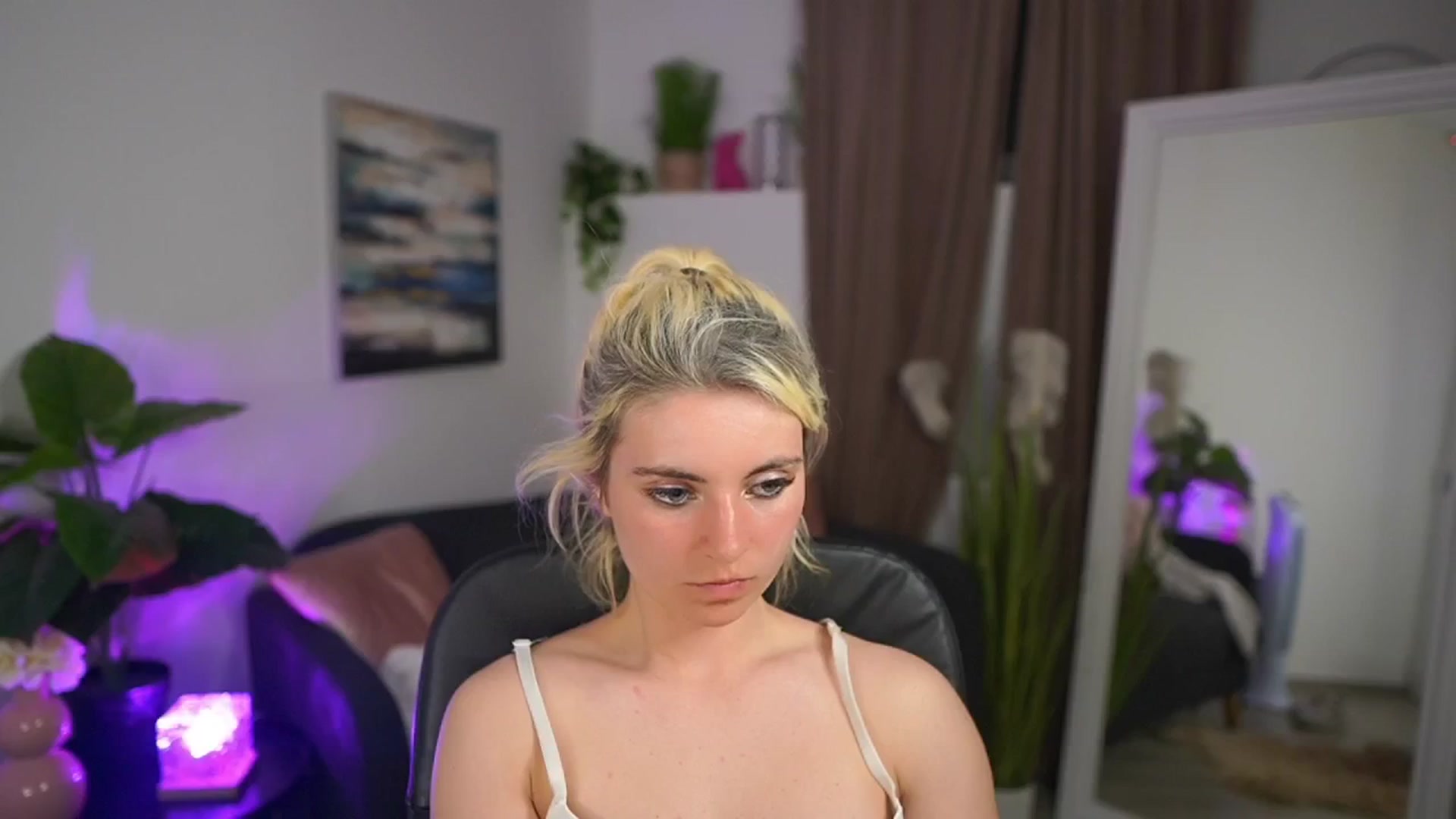 Gallery image thumbnail from Jetpearl74's myfreecams stream on, 04/23/2026, 01:08 image 13 of 20