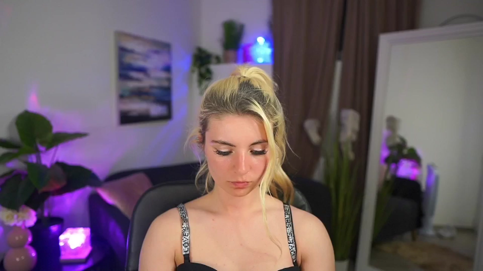 Gallery image thumbnail from Jetpearl74's myfreecams stream on, 04/23/2026, 21:37 image 8 of 20