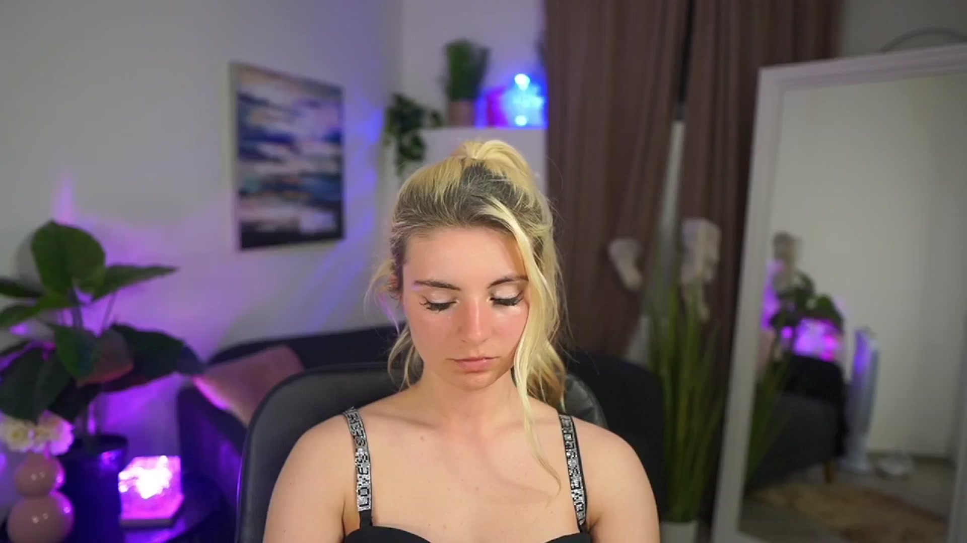 Gallery image thumbnail from Jetpearl74's myfreecams stream on, 04/23/2026, 21:37 image 13 of 20