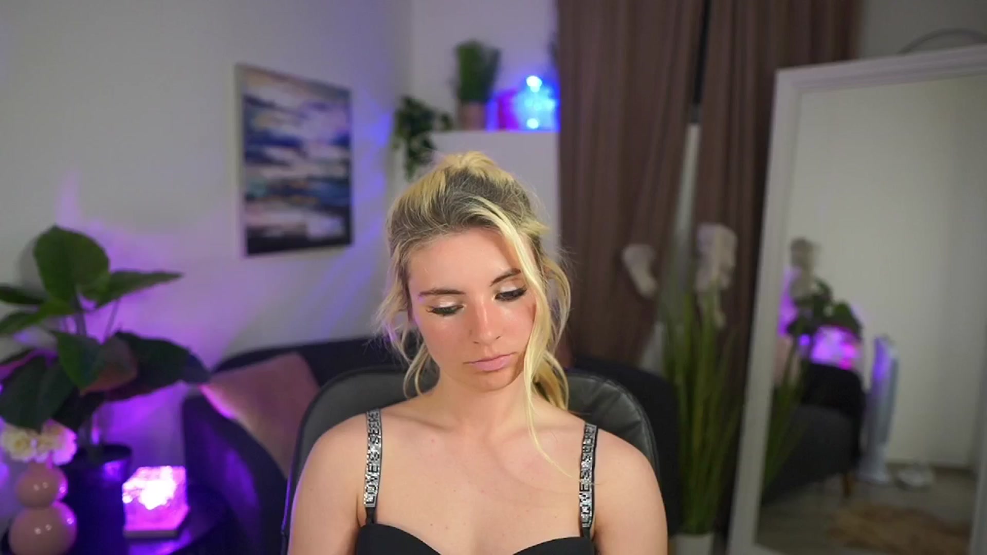 Gallery image thumbnail from Jetpearl74's myfreecams stream on, 04/23/2026, 23:09 image 16 of 20