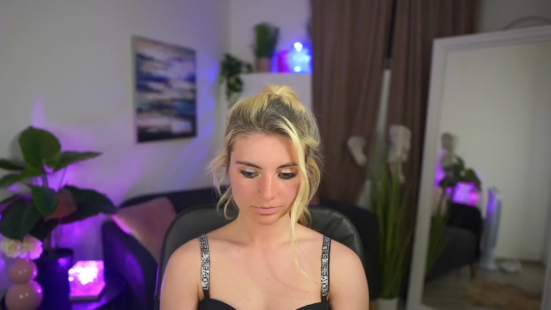 Gallery image thumbnail from Jetpearl74's myfreecams stream on, 04/23/2026, 23:09 image 17 of 20