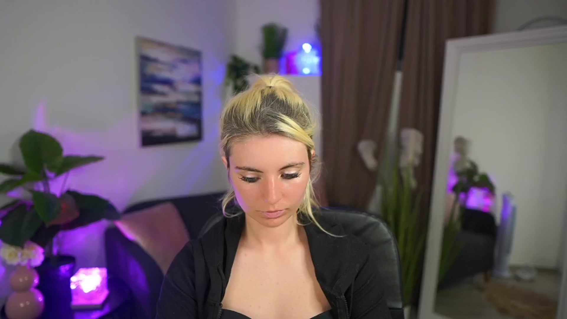 Gallery image thumbnail from Jetpearl74's myfreecams stream on, 04/23/2026, 23:52 image 4 of 20