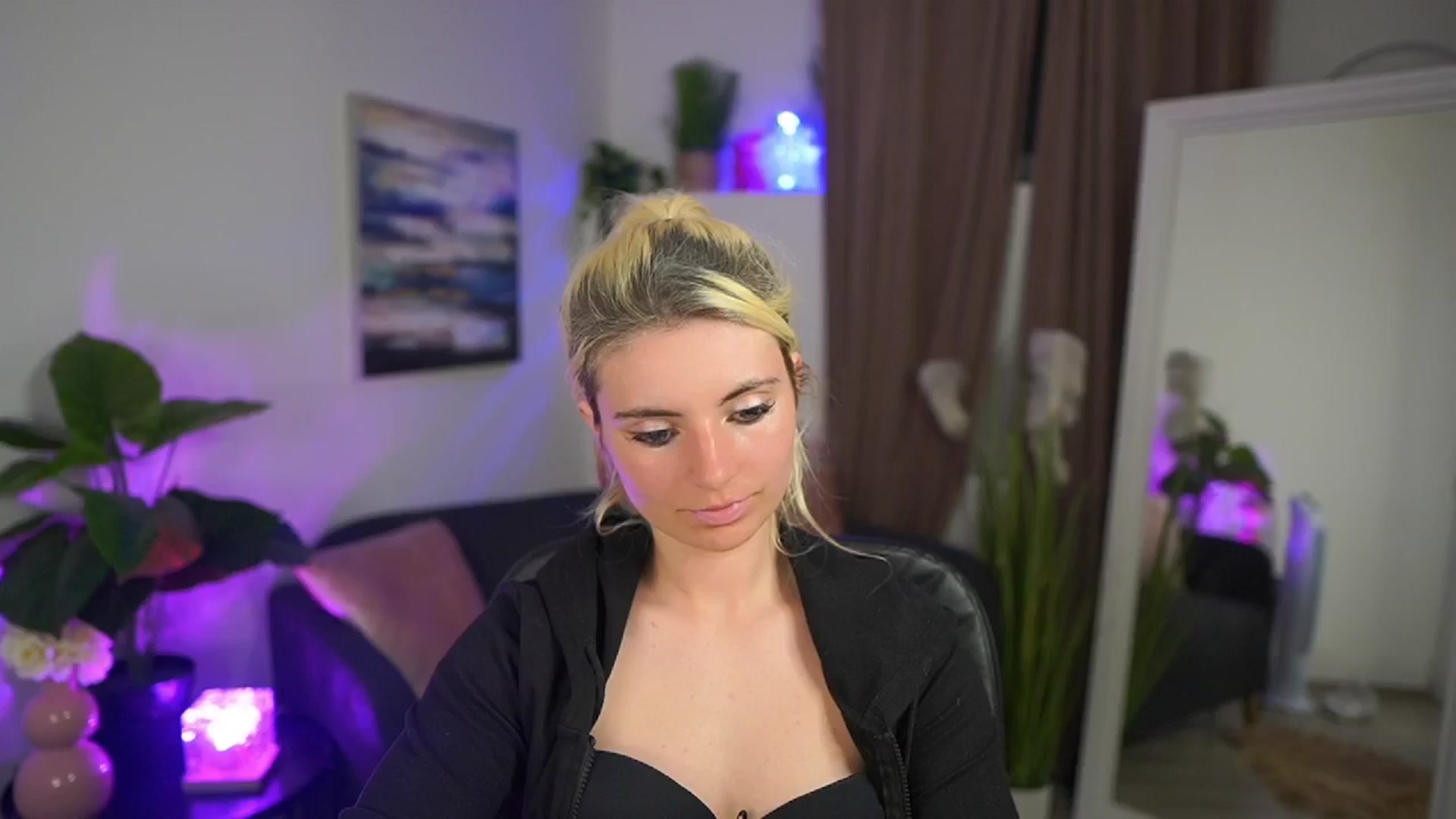 Gallery image thumbnail from Jetpearl74's myfreecams stream on, 04/23/2026, 23:52 image 1 of 20