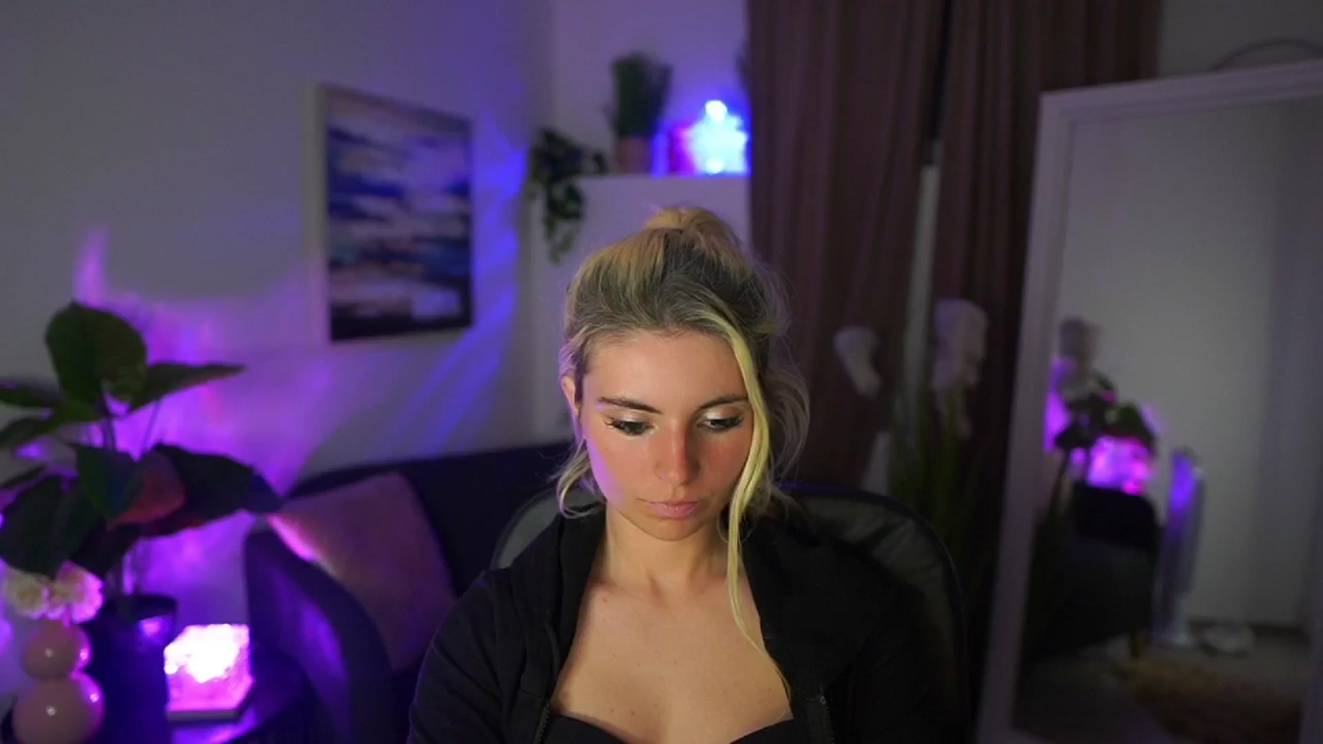 Gallery image thumbnail from Jetpearl74's myfreecams stream on, 04/23/2026, 23:52 image 8 of 20