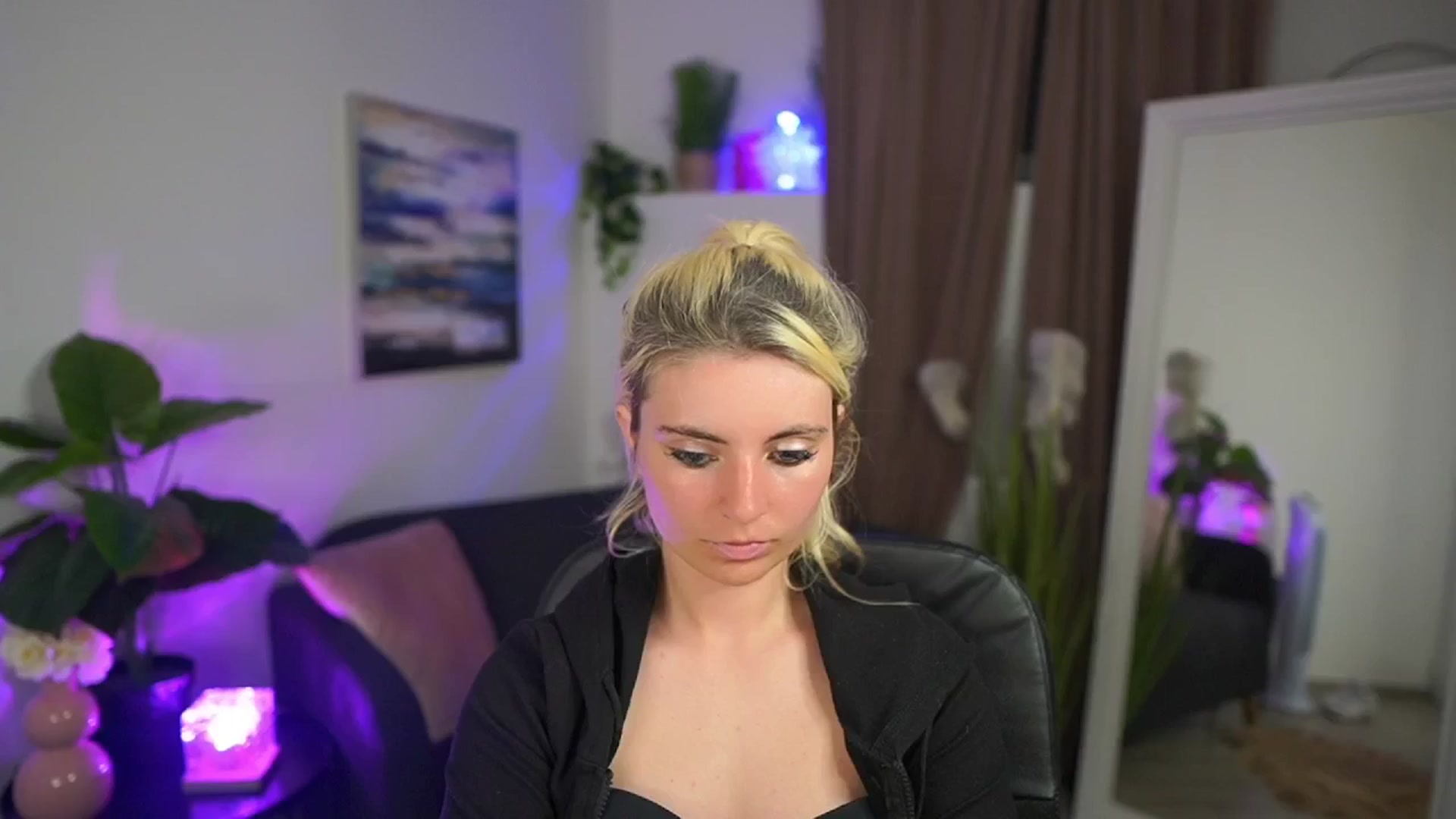 Gallery image thumbnail from Jetpearl74's myfreecams stream on, 04/23/2026, 23:52 image 5 of 20