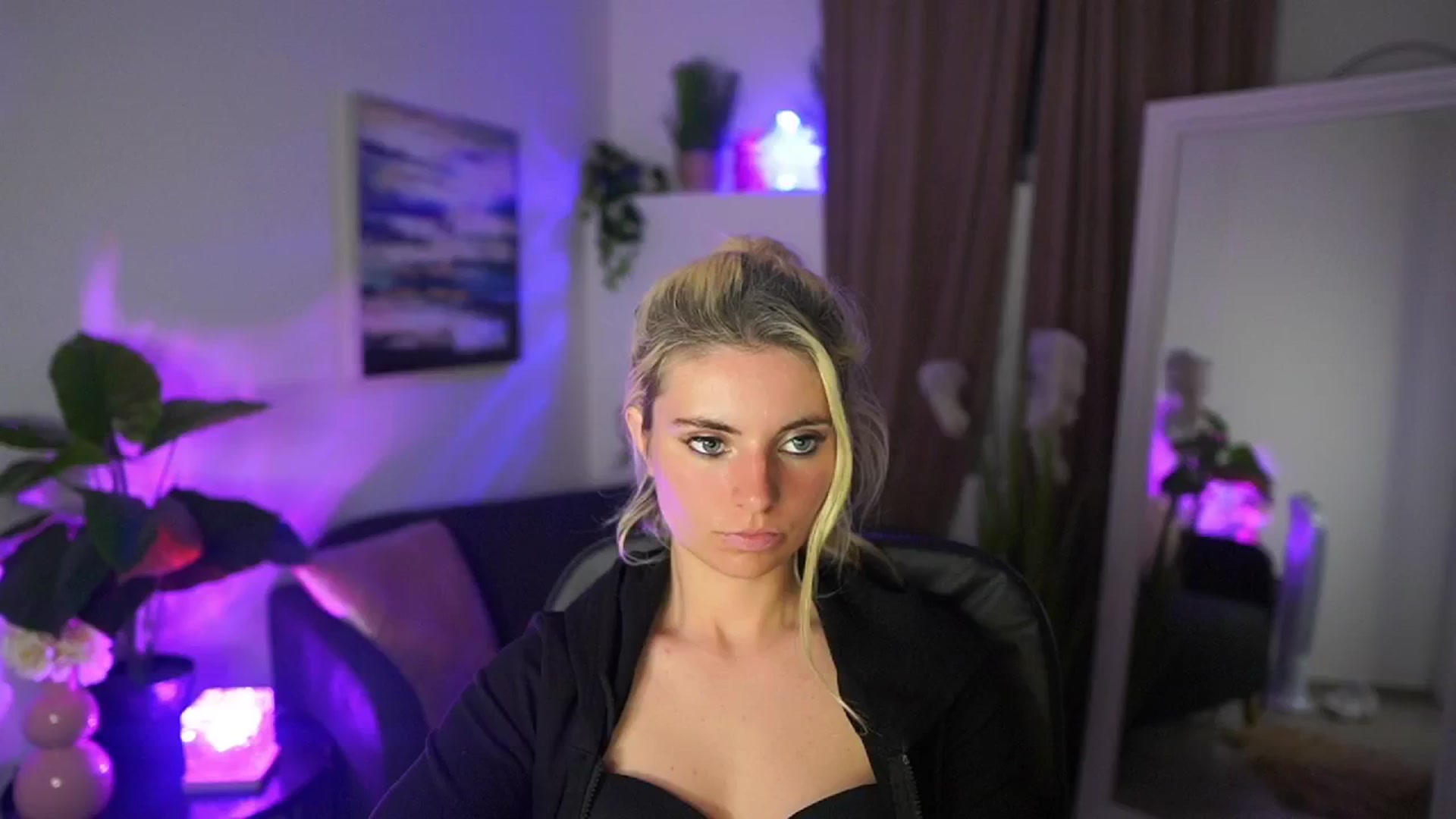 Gallery image thumbnail from Jetpearl74's myfreecams stream on, 04/23/2026, 23:52 image 7 of 20