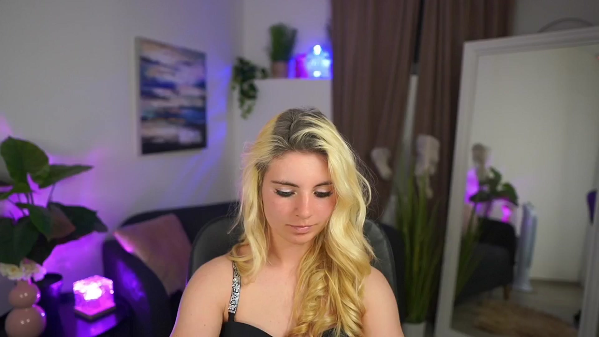 Gallery image thumbnail from Jetpearl74's myfreecams stream on, 04/26/2026, 21:07 image 8 of 20