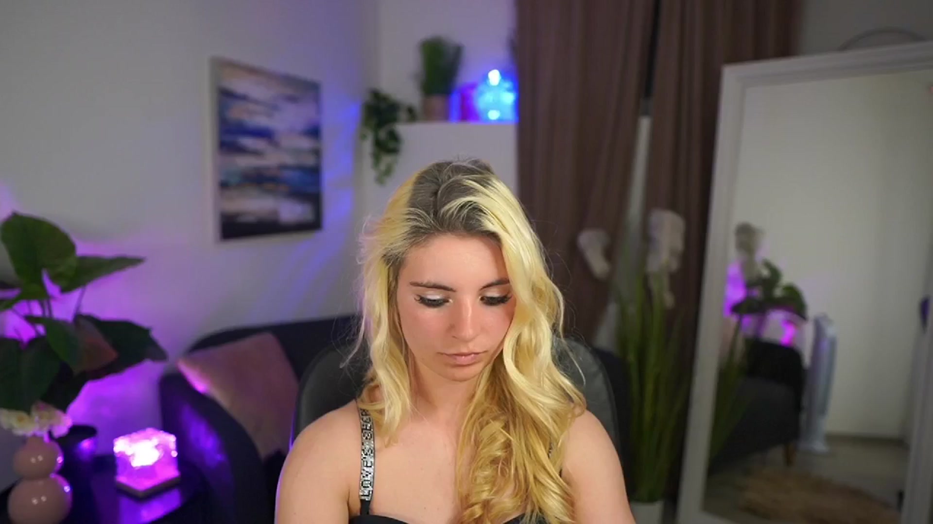 Gallery image thumbnail from Jetpearl74's myfreecams stream on, 04/26/2026, 21:07 image 4 of 20