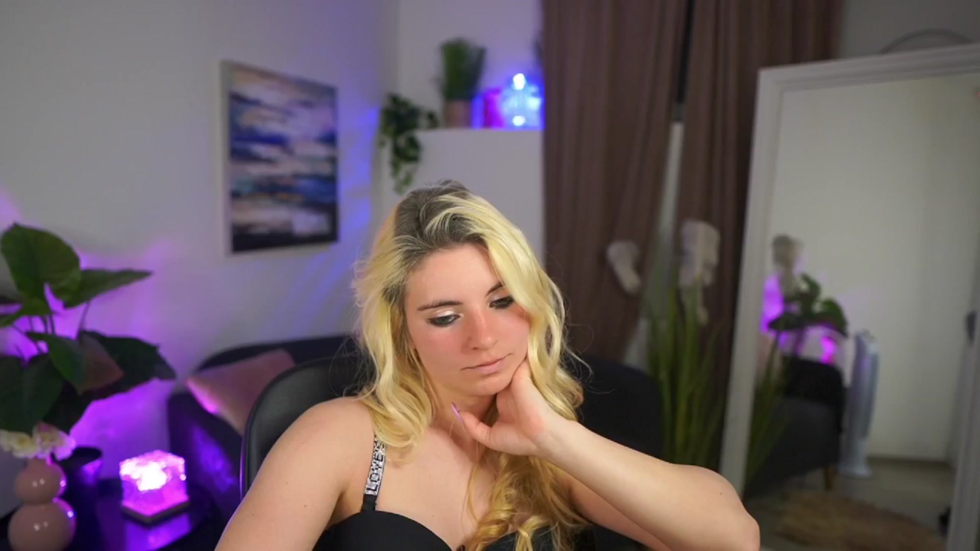 Gallery image thumbnail from Jetpearl74's myfreecams stream on, 04/26/2026, 21:07 image 6 of 20