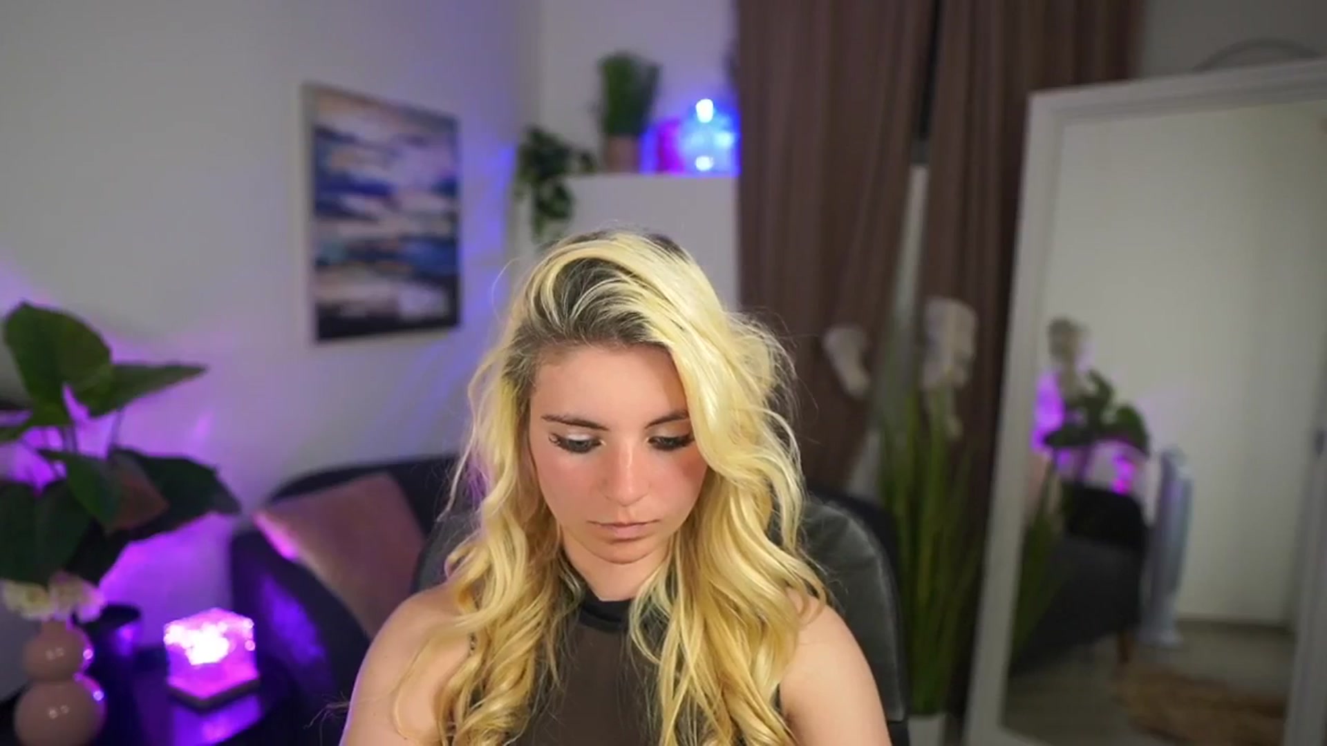 Gallery image thumbnail from Jetpearl74's myfreecams stream on, 04/26/2026, 22:32 image 4 of 20