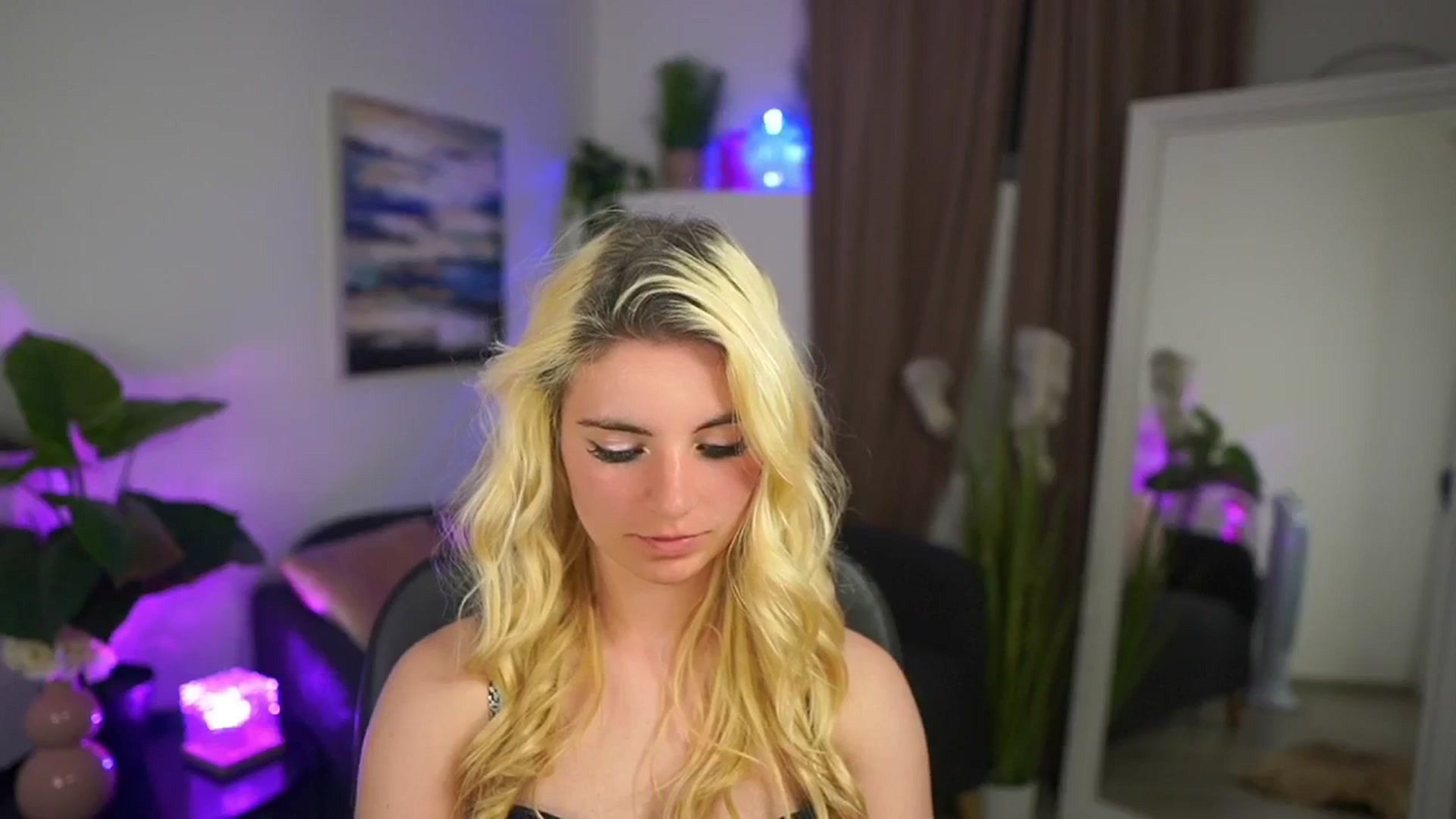 Gallery image thumbnail from Jetpearl74's myfreecams stream on, 04/26/2026, 22:32 image 16 of 20