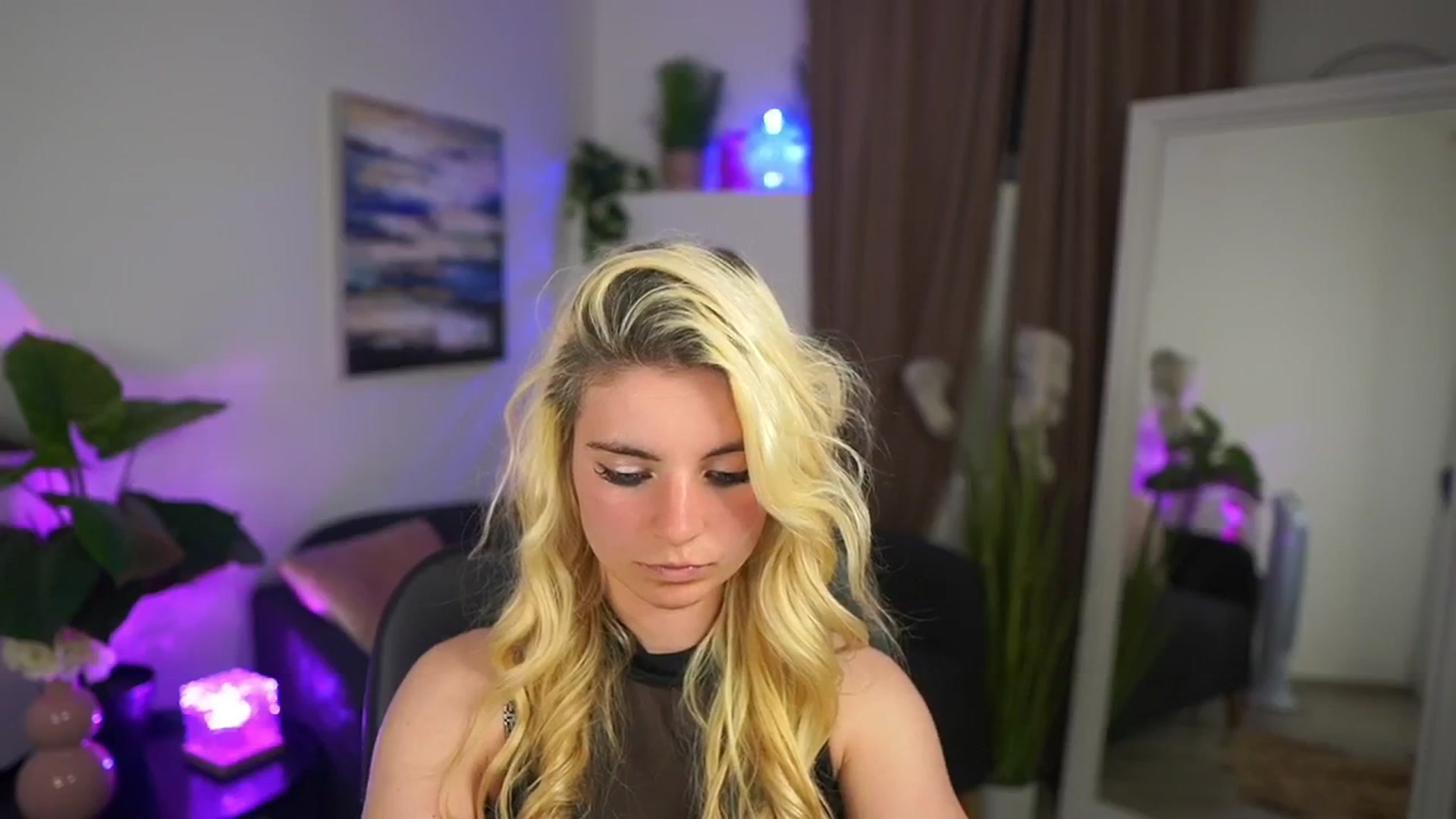 Gallery image thumbnail from Jetpearl74's myfreecams stream on, 04/26/2026, 22:32 image 2 of 20