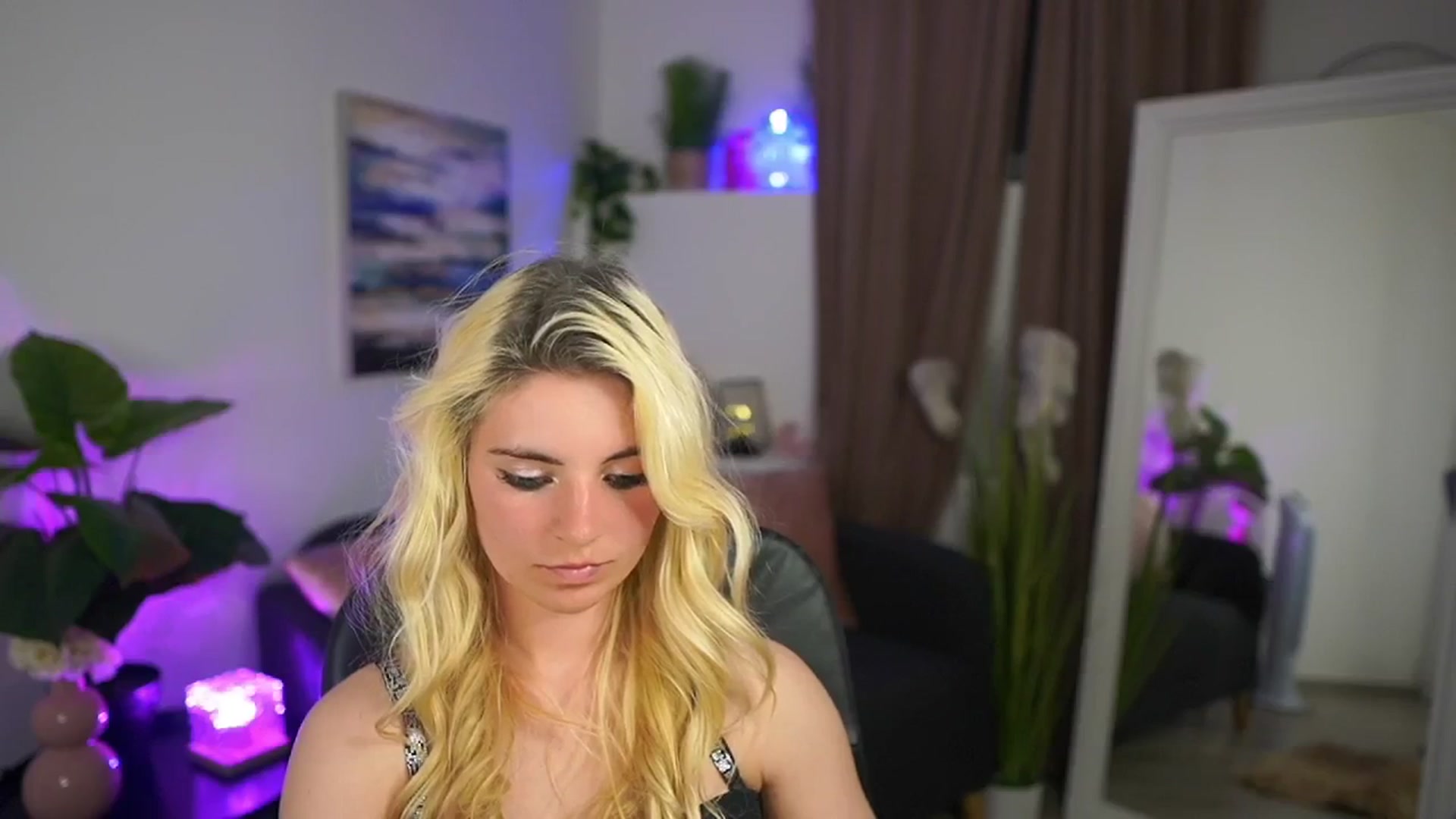 Gallery image thumbnail from Jetpearl74's myfreecams stream on, 04/26/2026, 22:32 image 18 of 20