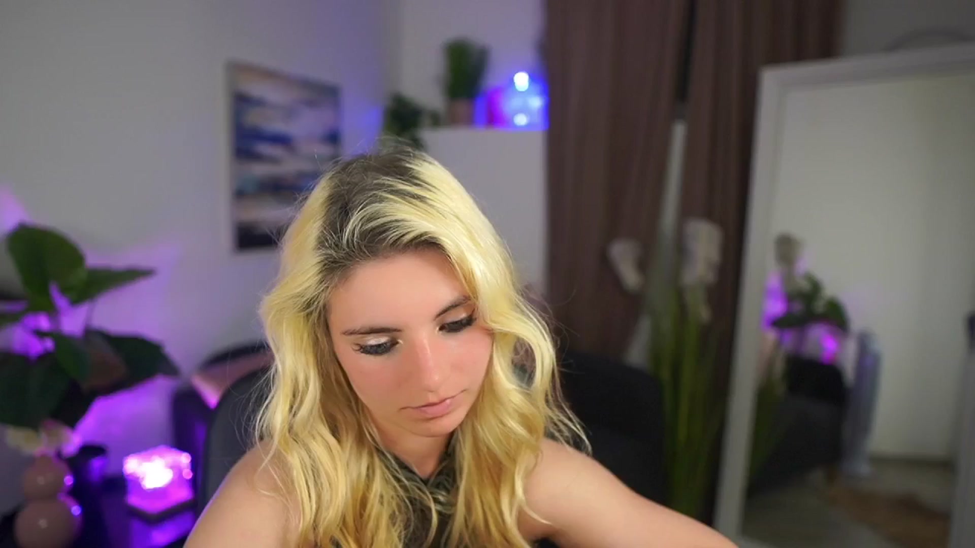 Gallery image thumbnail from Jetpearl74's myfreecams stream on, 04/26/2026, 23:04 image 14 of 20