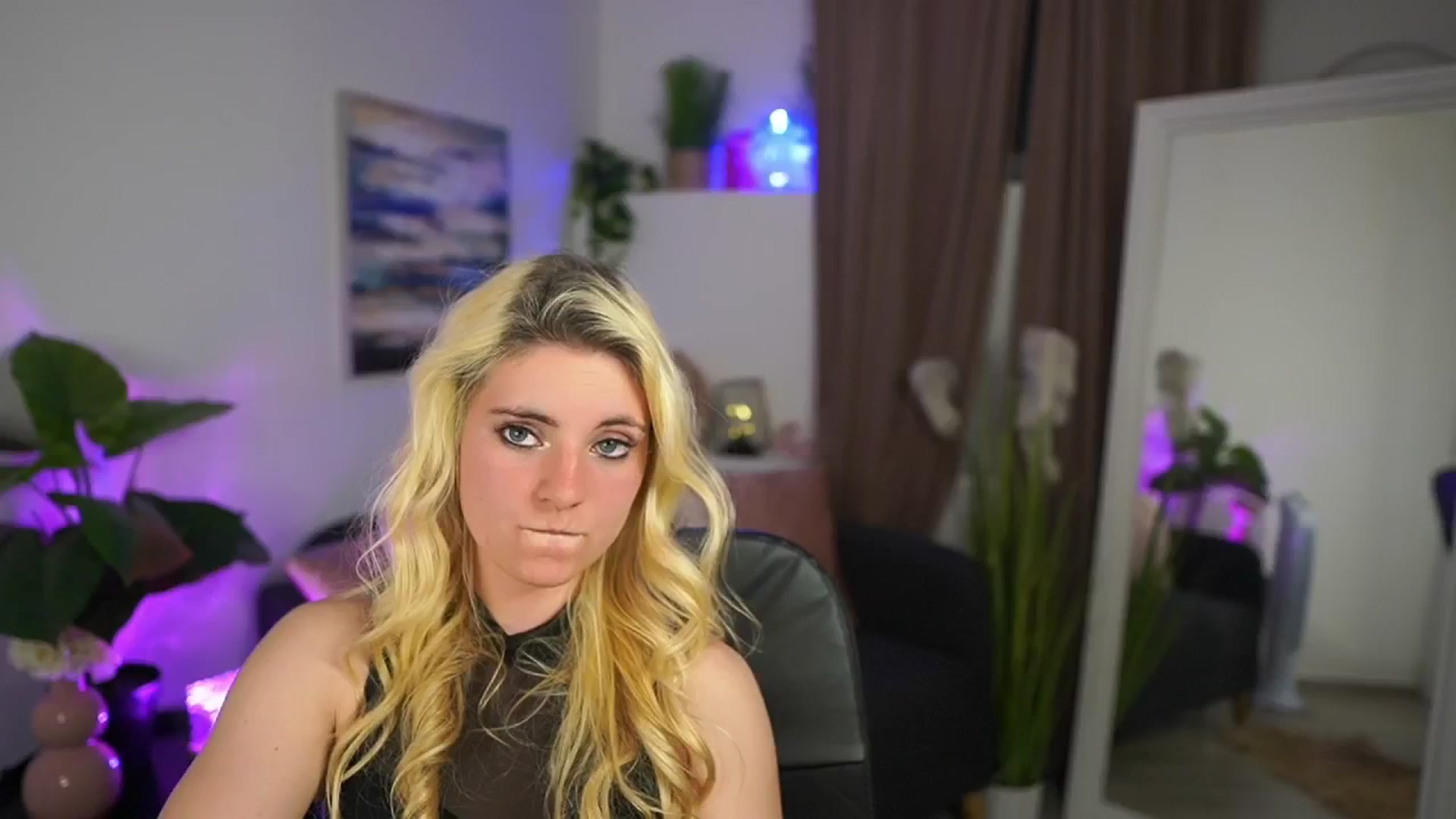 Gallery image thumbnail from Jetpearl74's myfreecams stream on, 04/26/2026, 23:04 image 18 of 20