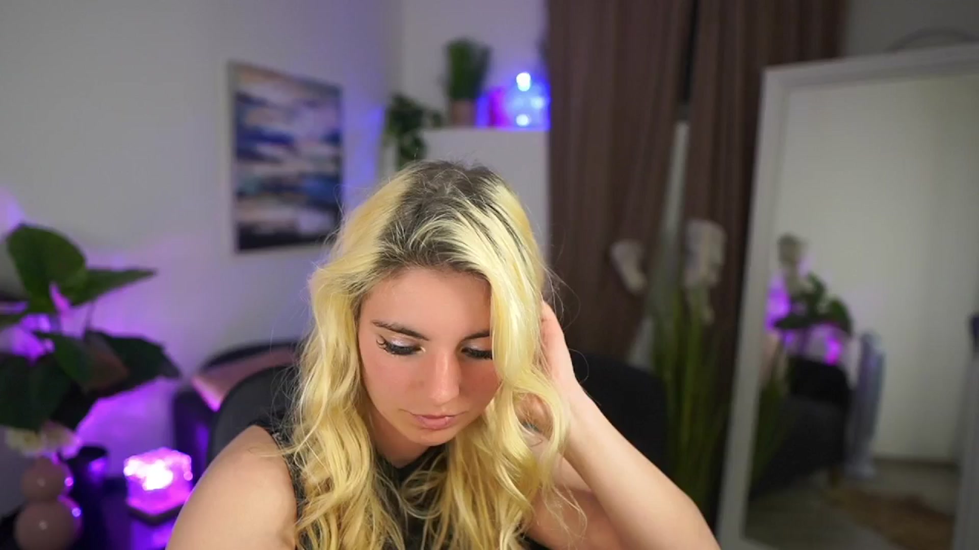 Gallery image thumbnail from Jetpearl74's myfreecams stream on, 04/26/2026, 23:04 image 9 of 20