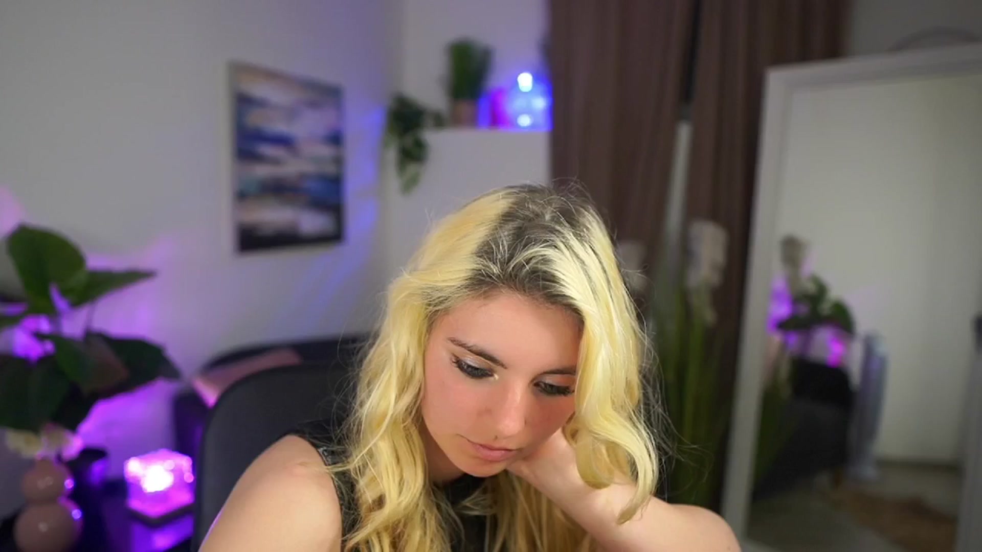 Gallery image thumbnail from Jetpearl74's myfreecams stream on, 04/26/2026, 23:04 image 10 of 20