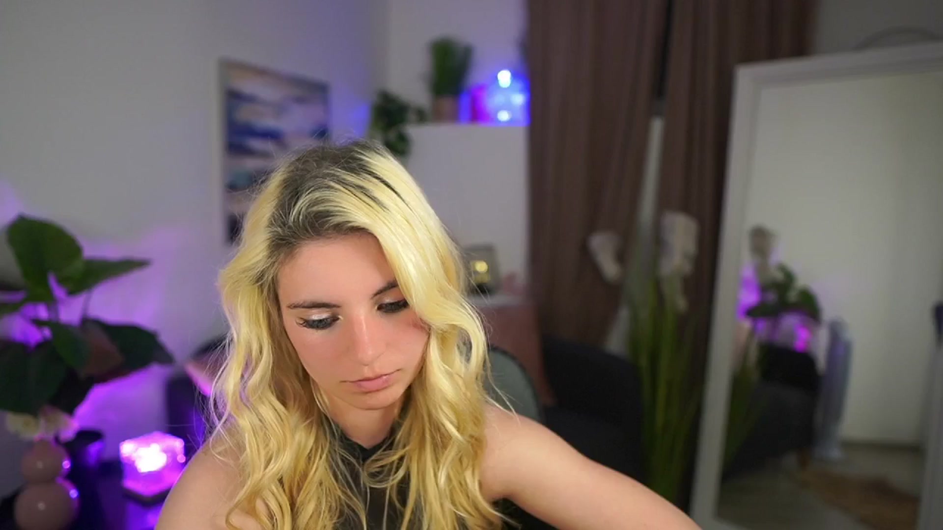 Gallery image thumbnail from Jetpearl74's myfreecams stream on, 04/26/2026, 23:04 image 8 of 20