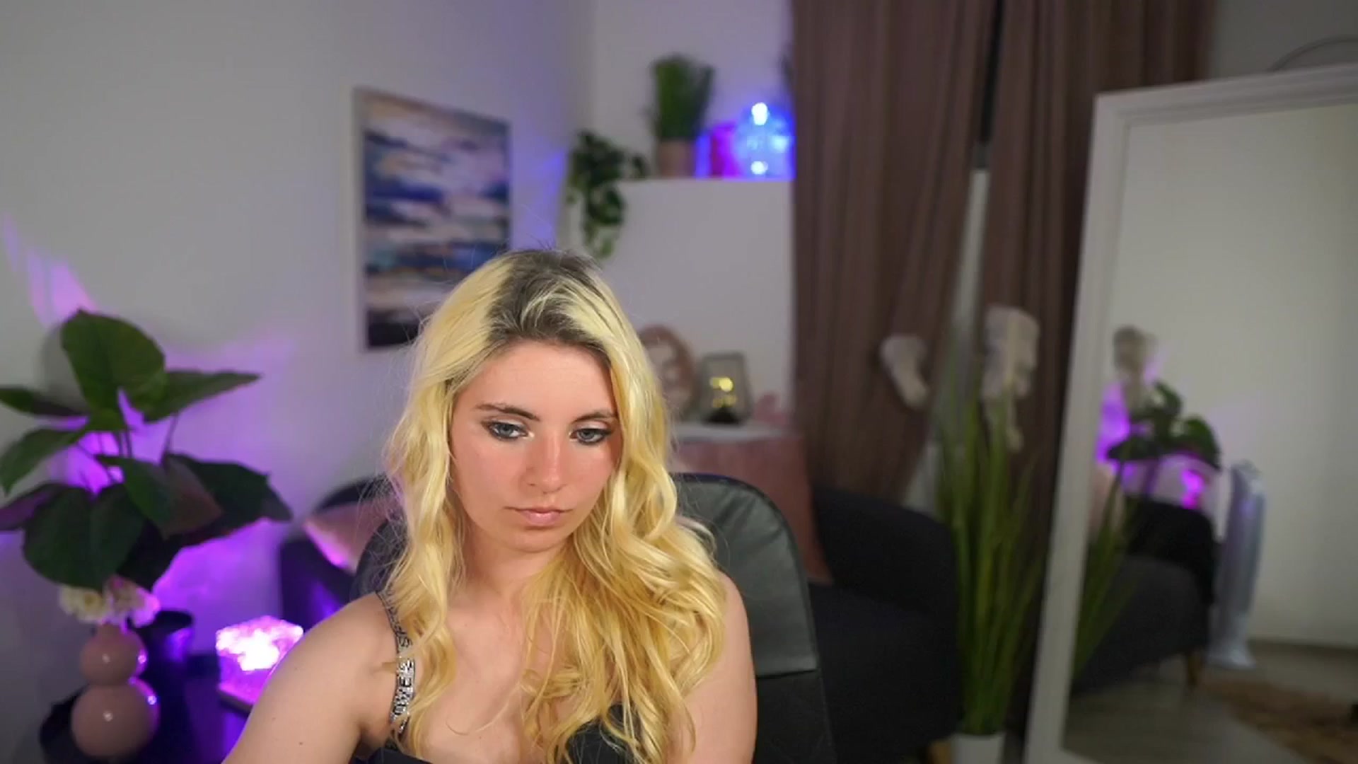 Gallery image thumbnail from Jetpearl74's myfreecams stream on, 04/27/2026, 01:11 image 14 of 20