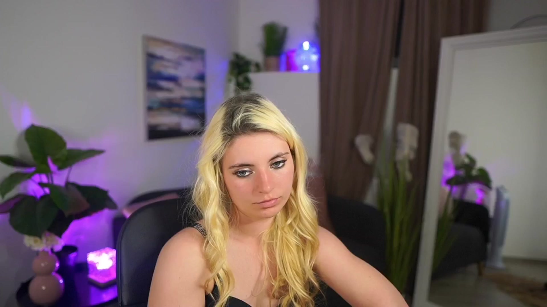 Gallery image thumbnail from Jetpearl74's myfreecams stream on, 04/27/2026, 01:11 image 13 of 20