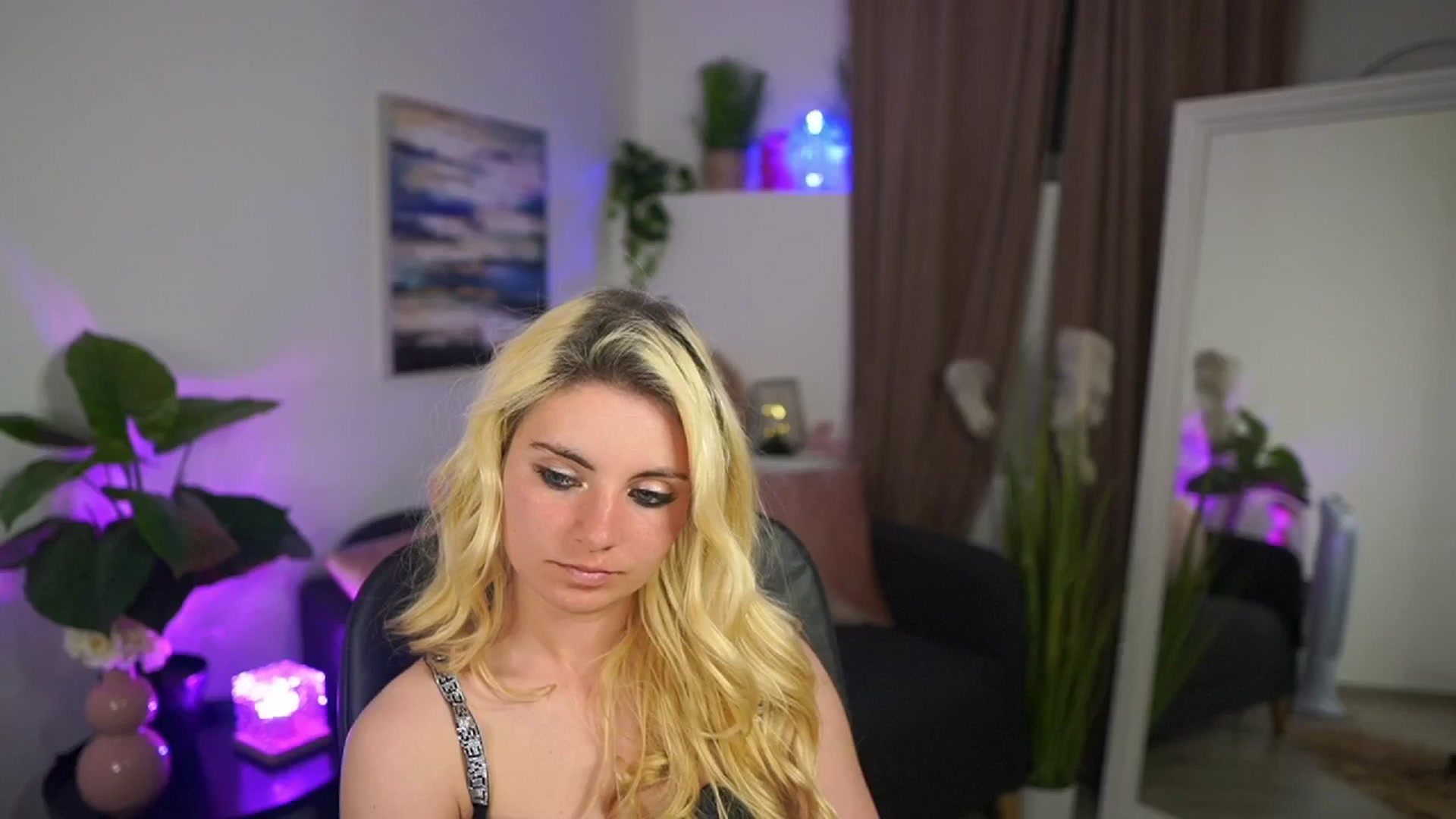 Gallery image thumbnail from Jetpearl74's myfreecams stream on, 04/27/2026, 01:11 image 16 of 20