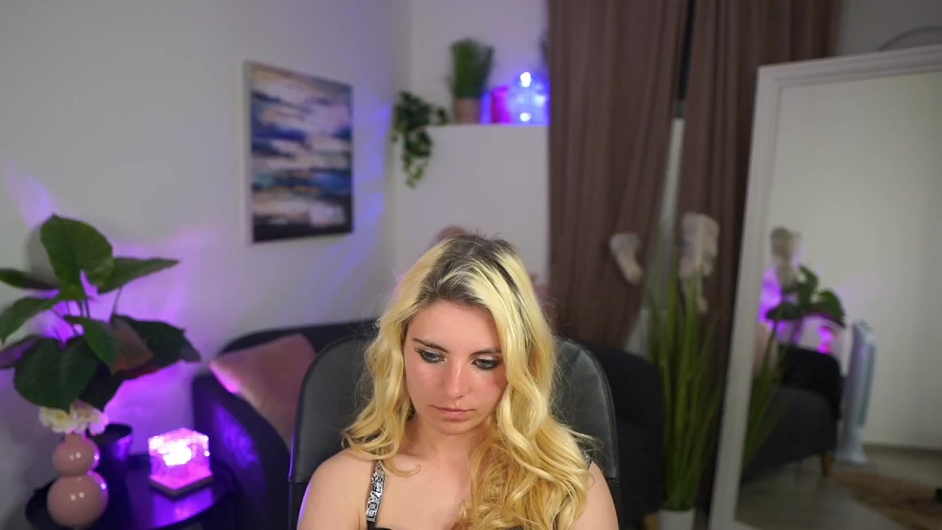 Gallery image thumbnail from Jetpearl74's myfreecams stream on, 04/27/2026, 01:11 image 18 of 20