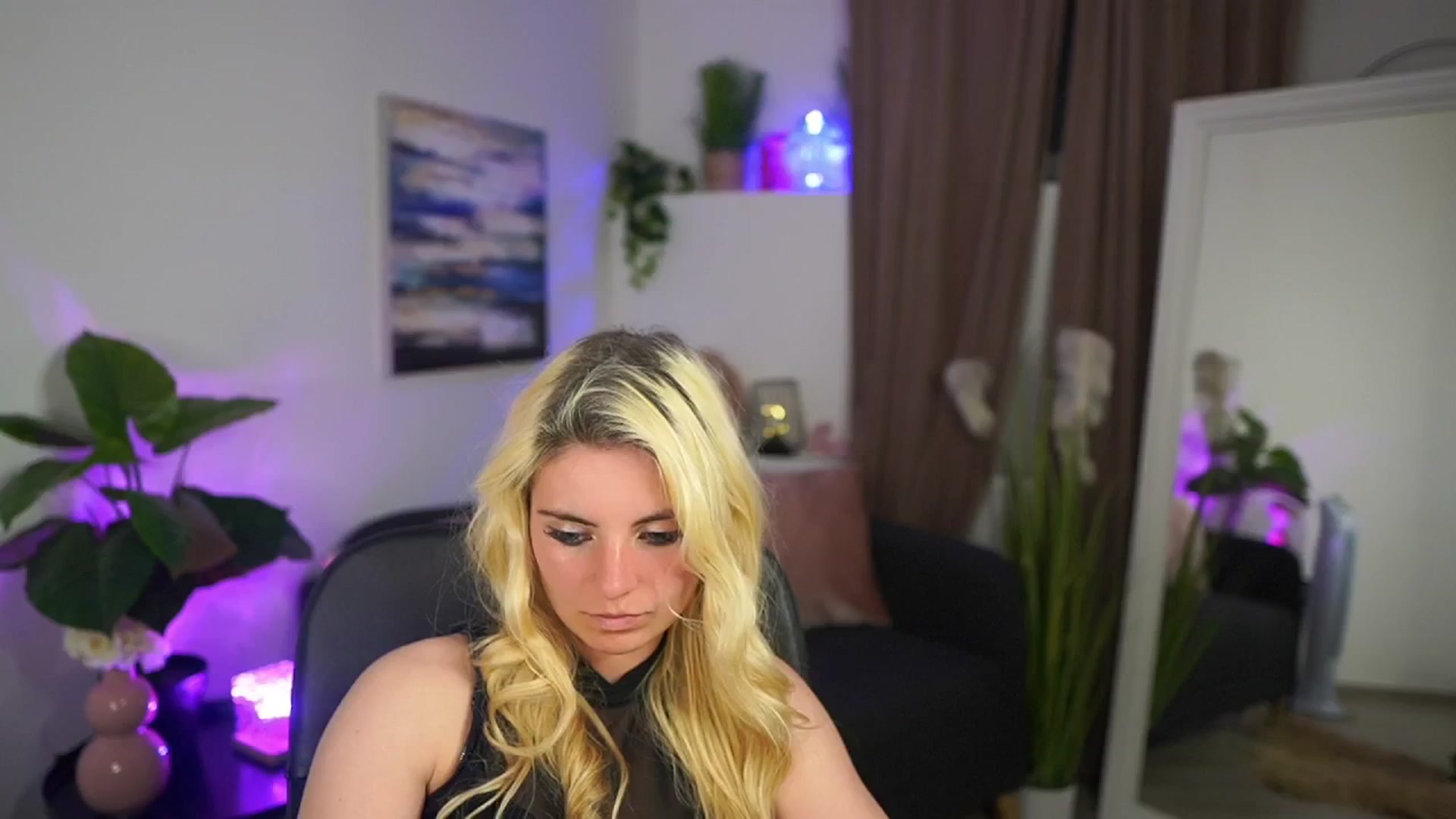 Gallery image thumbnail from Jetpearl74's myfreecams stream on, 04/27/2026, 01:11 image 1 of 20