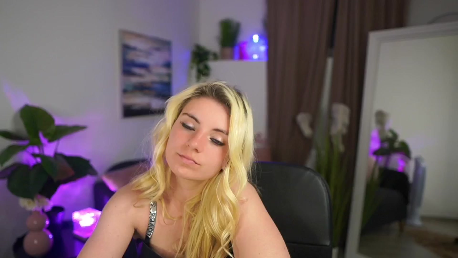 Gallery image thumbnail from Jetpearl74's myfreecams stream on, 04/27/2026, 01:11 image 19 of 20