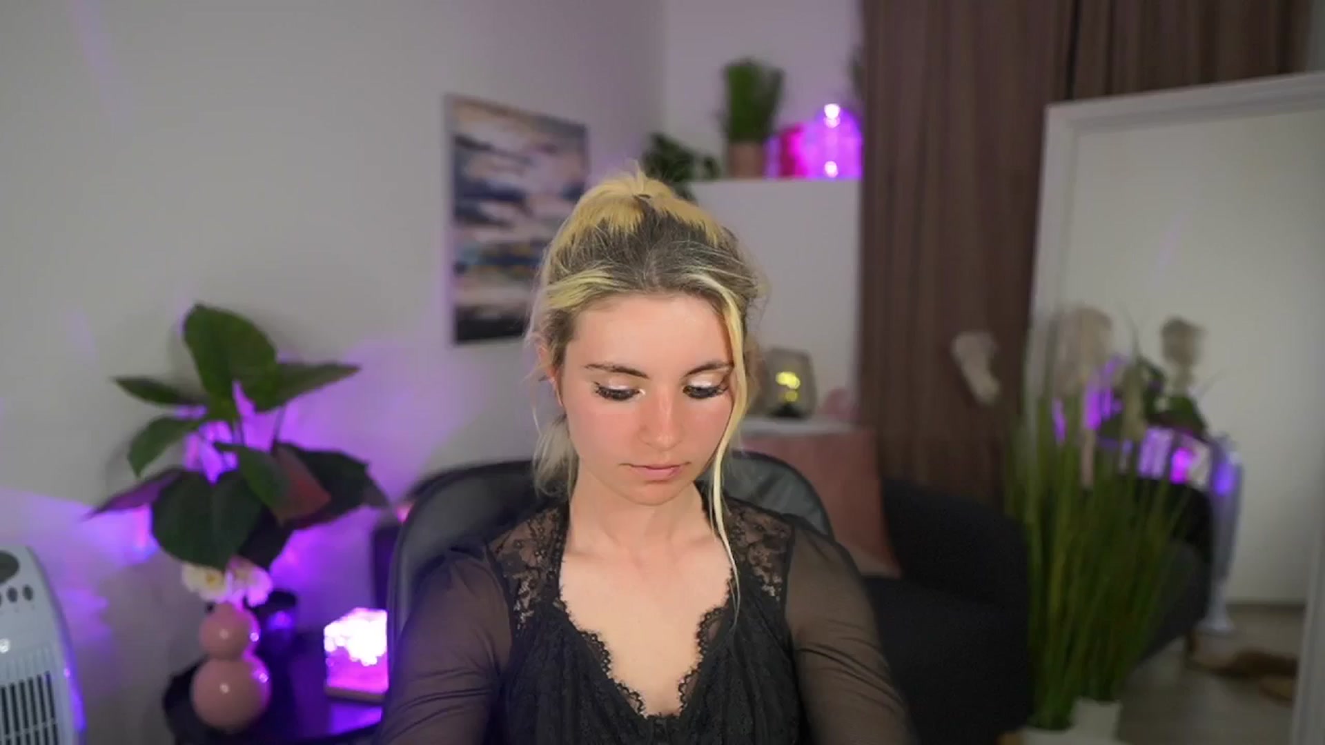 Gallery image thumbnail from Jetpearl74's myfreecams stream on, 04/30/2026, 21:04 image 12 of 20