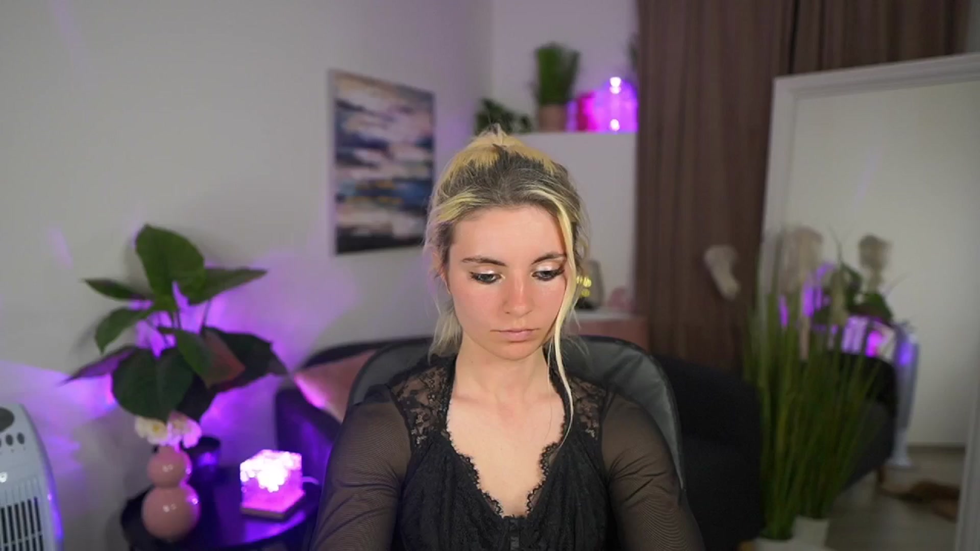 Gallery image thumbnail from Jetpearl74's myfreecams stream on, 04/30/2026, 21:04 image 8 of 20